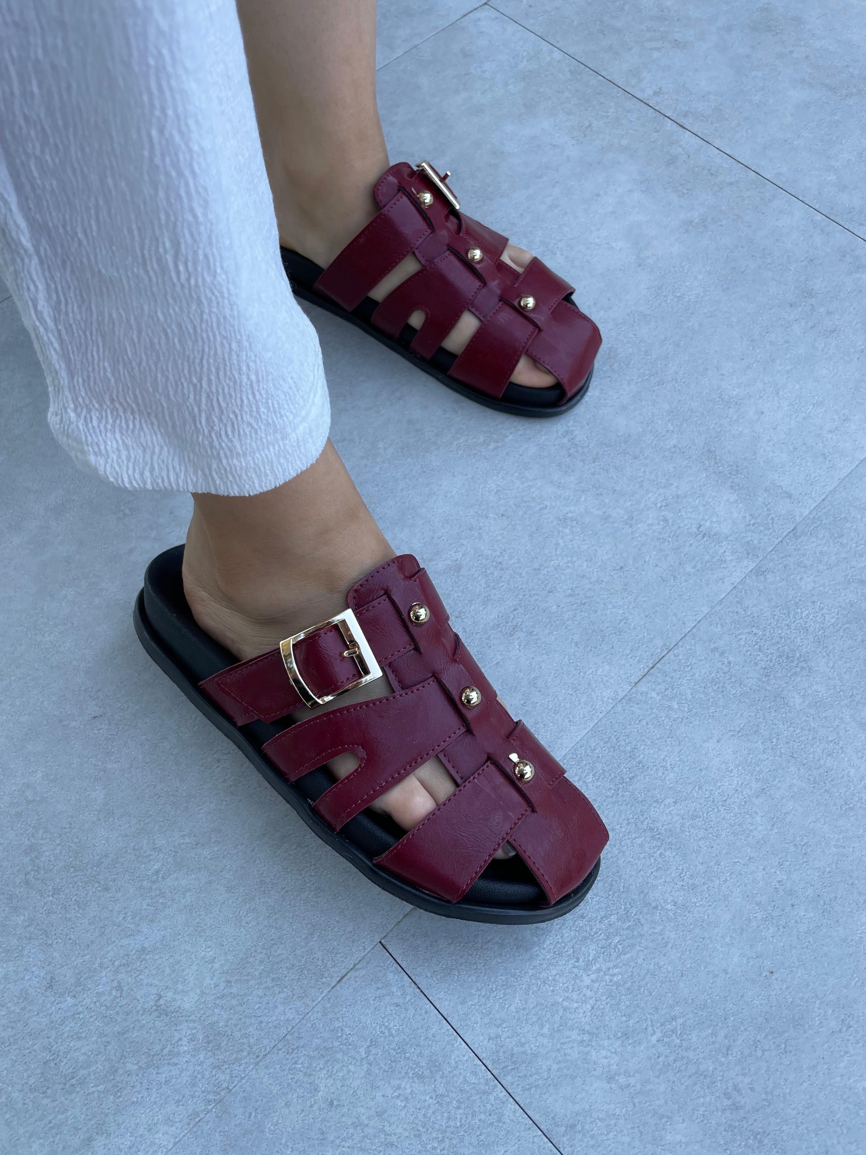 Pia Bordo Rugan Boncuk Detaylı Terlik