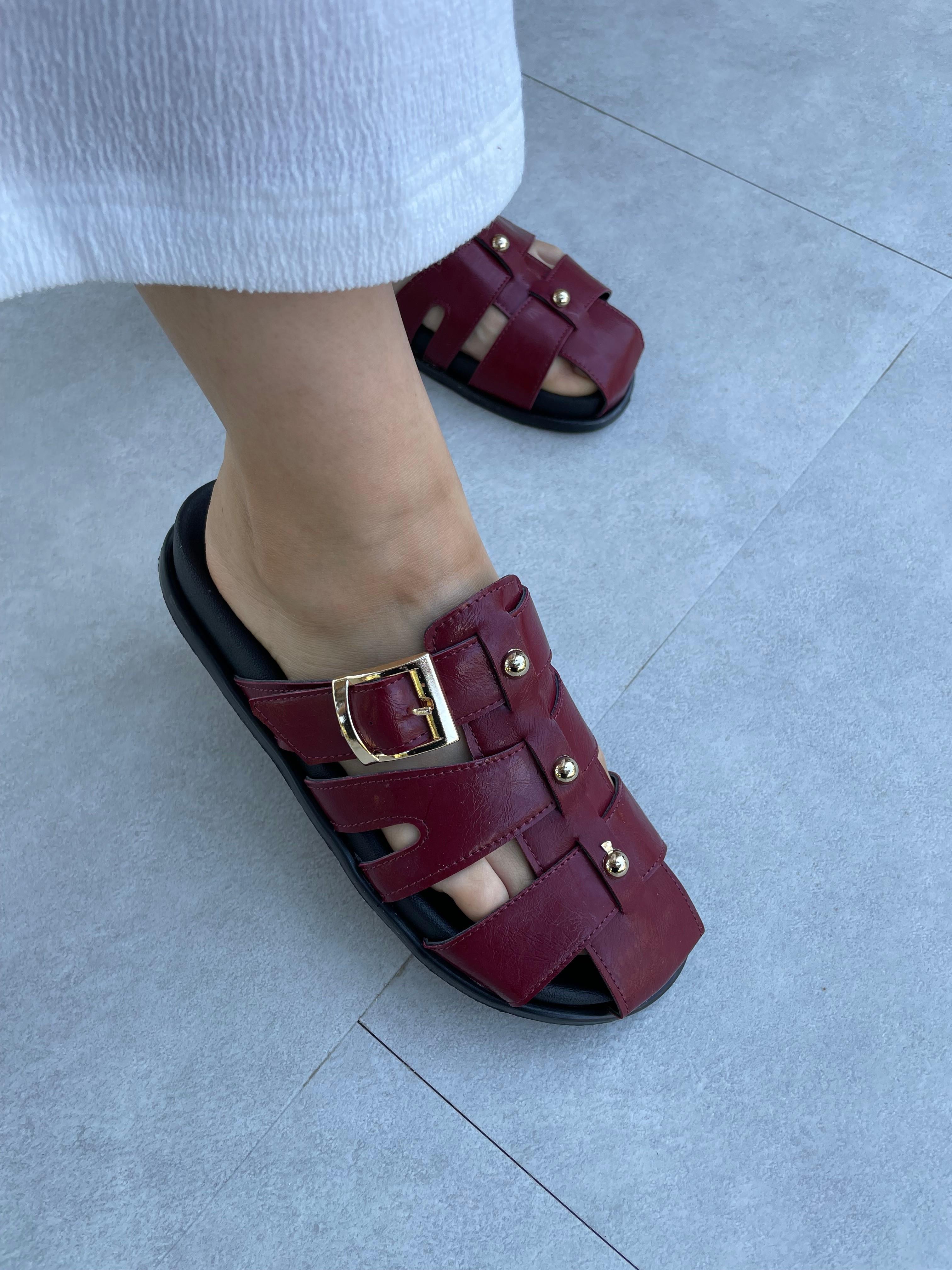 Pia Bordo Rugan Boncuk Detaylı Terlik