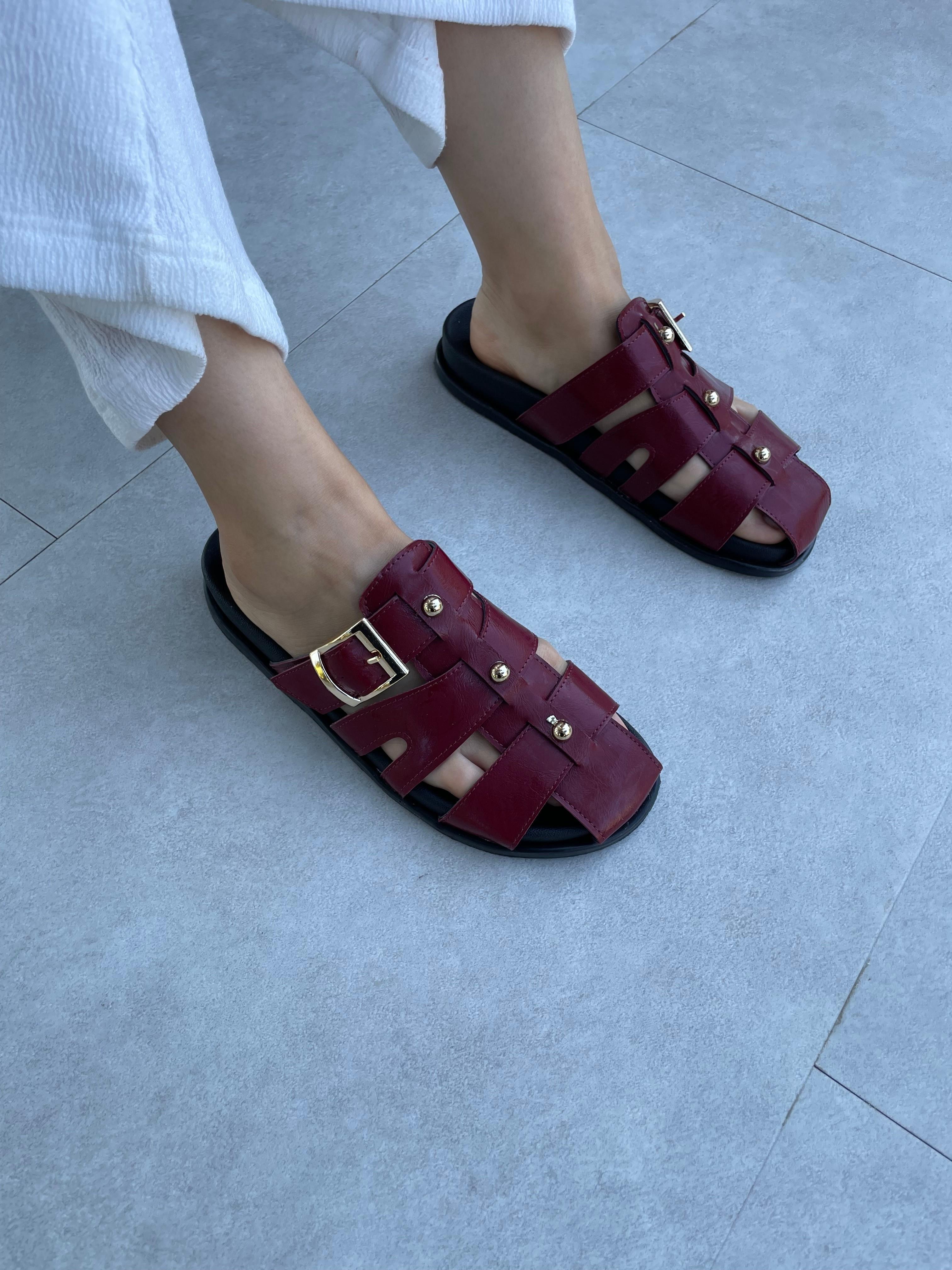 Pia Bordo Rugan Boncuk Detaylı Terlik