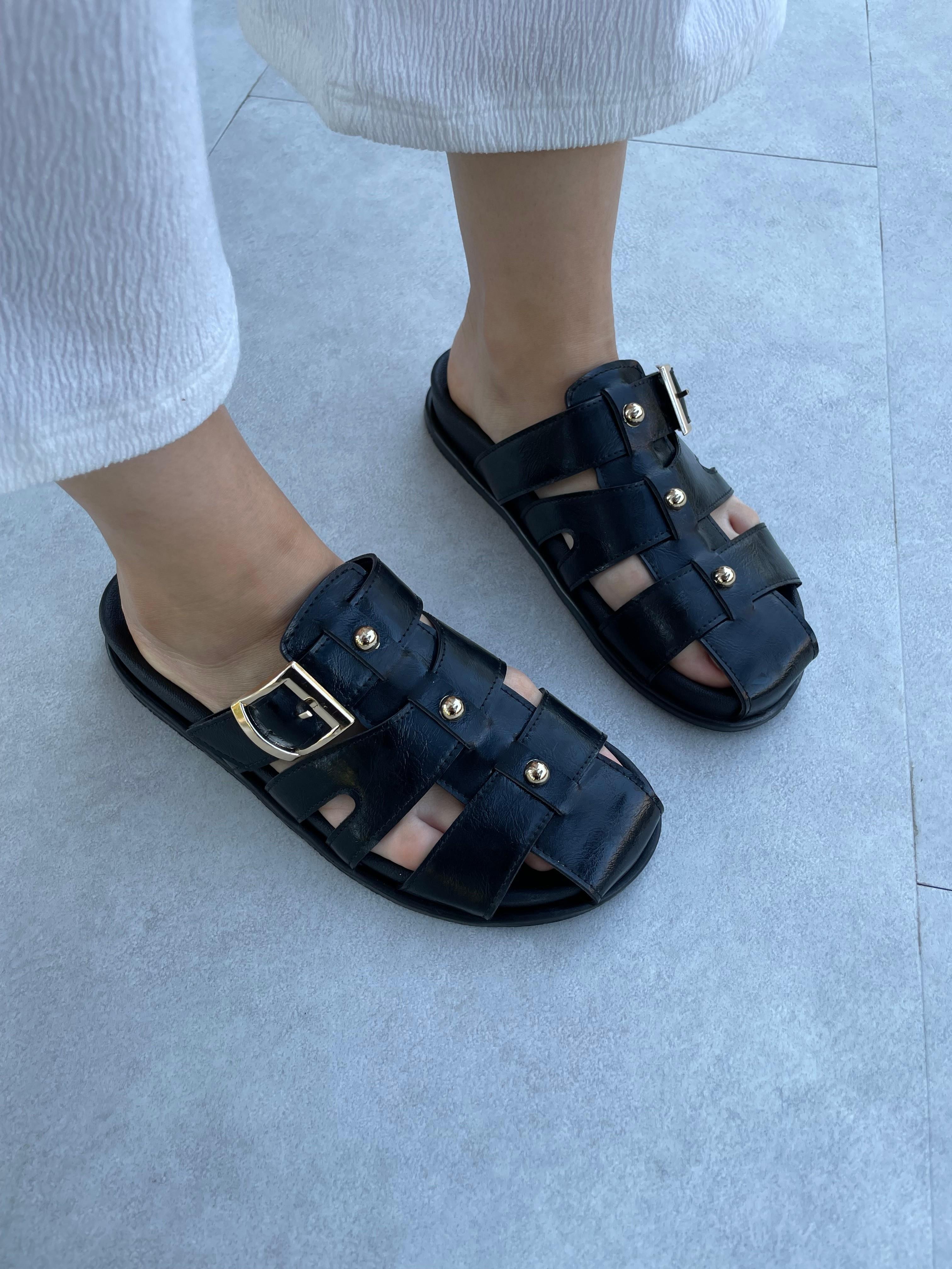 Pia Siyah Rugan Boncuk Detaylı Terlik