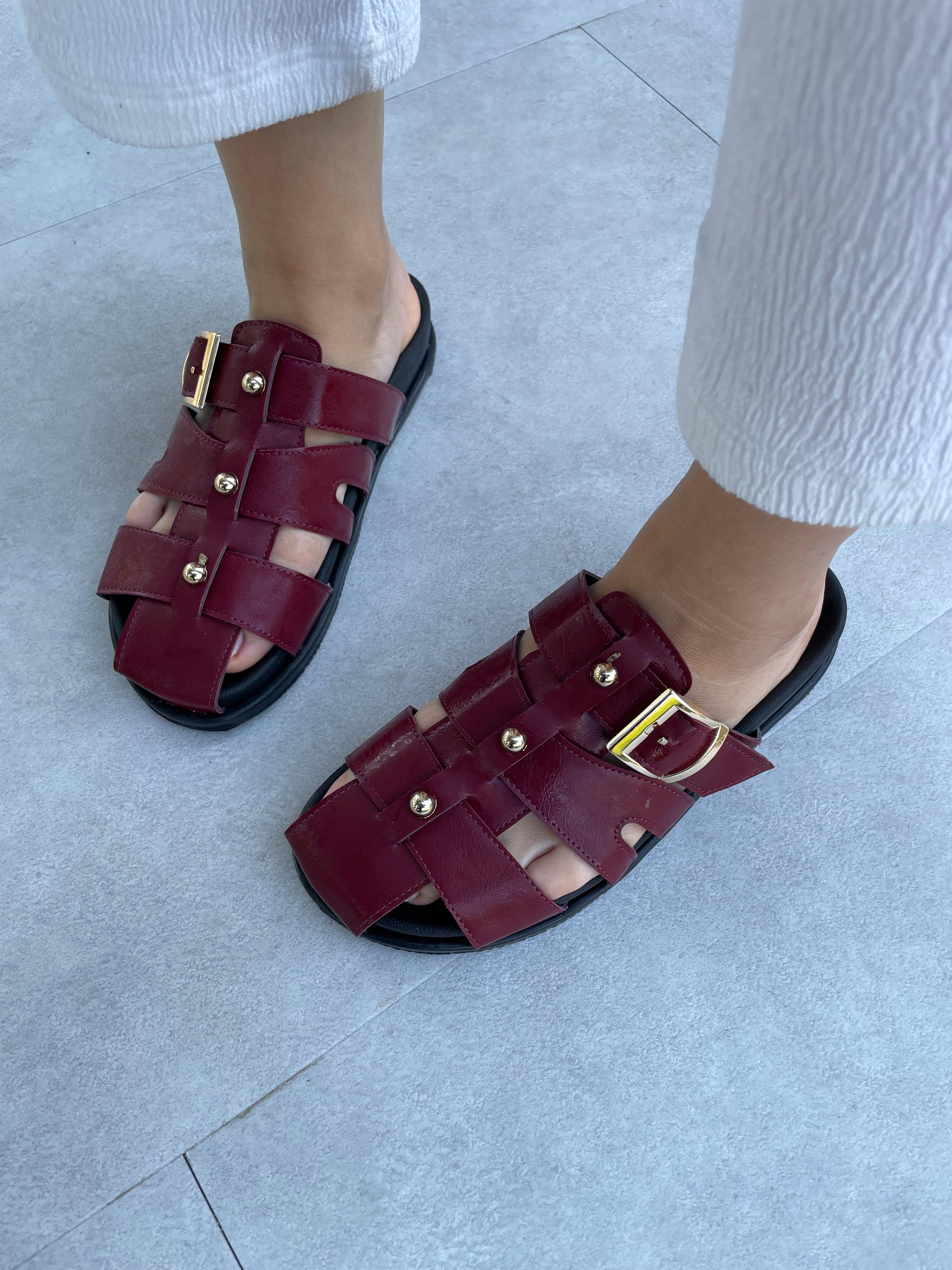 Pia Siyah Rugan Boncuk Detaylı Terlik