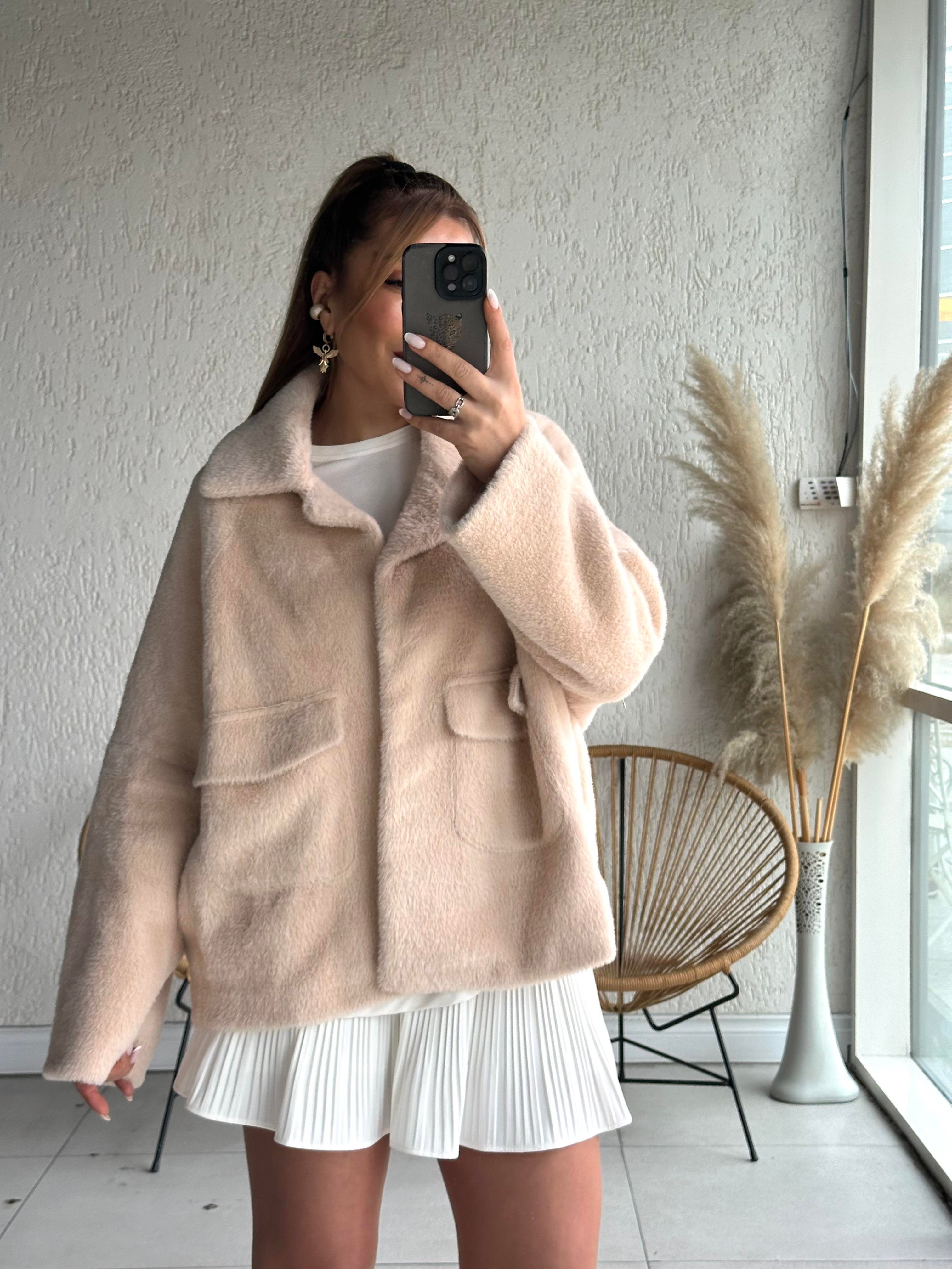 Bej Cep Detaylı Peluş Mont