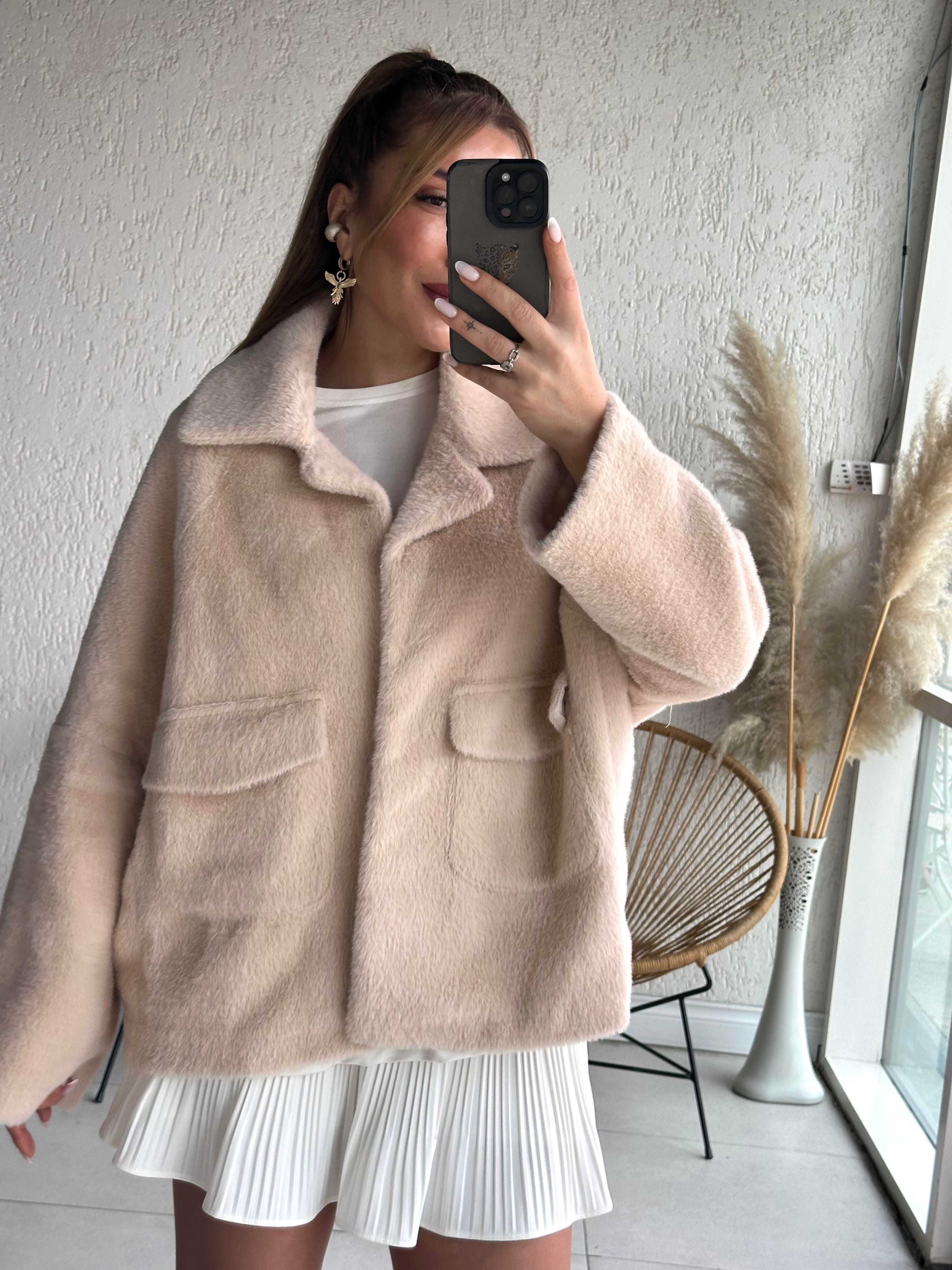 Bej Cep Detaylı Peluş Mont