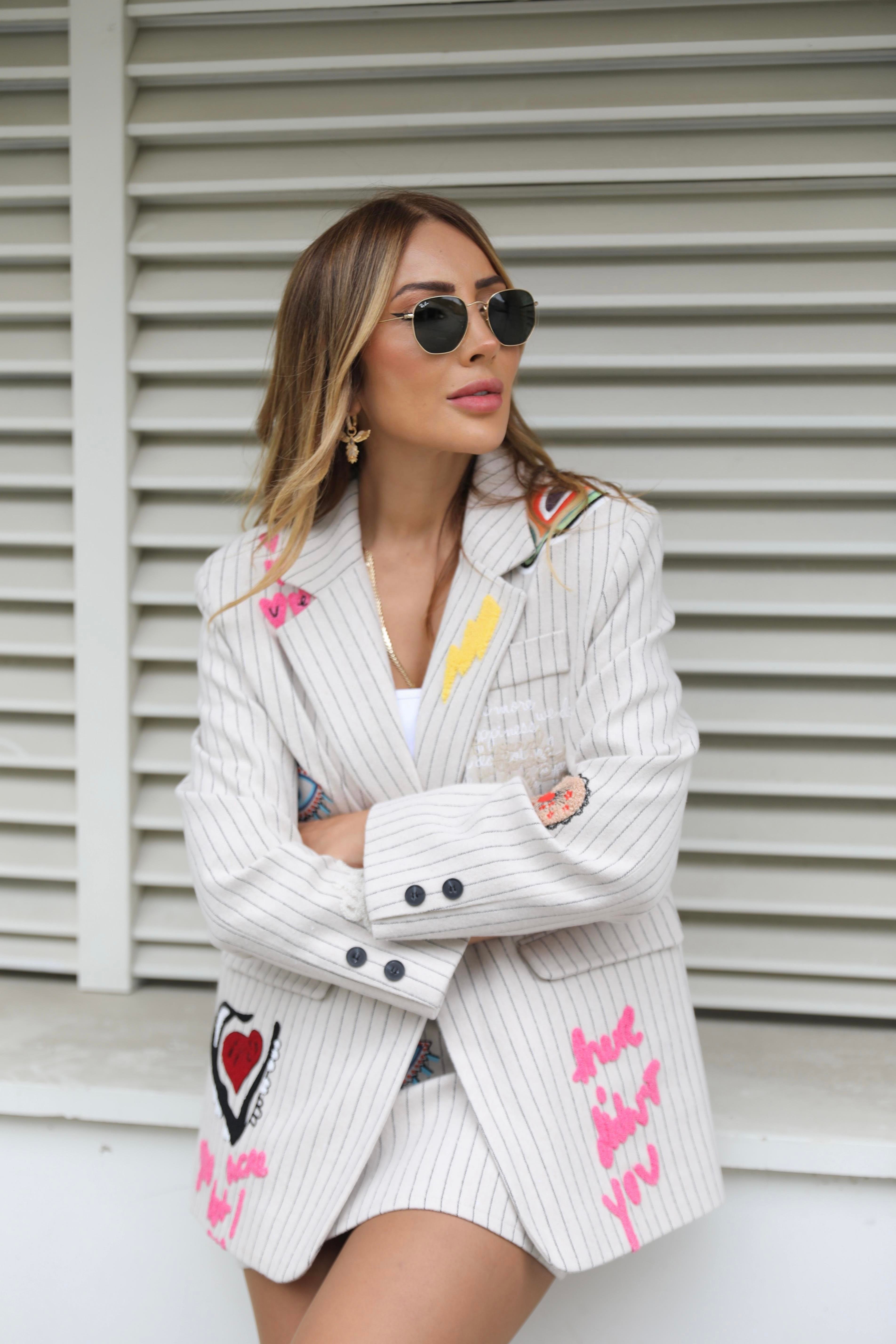 Bej Kaşe Armalı Blazer Ceket