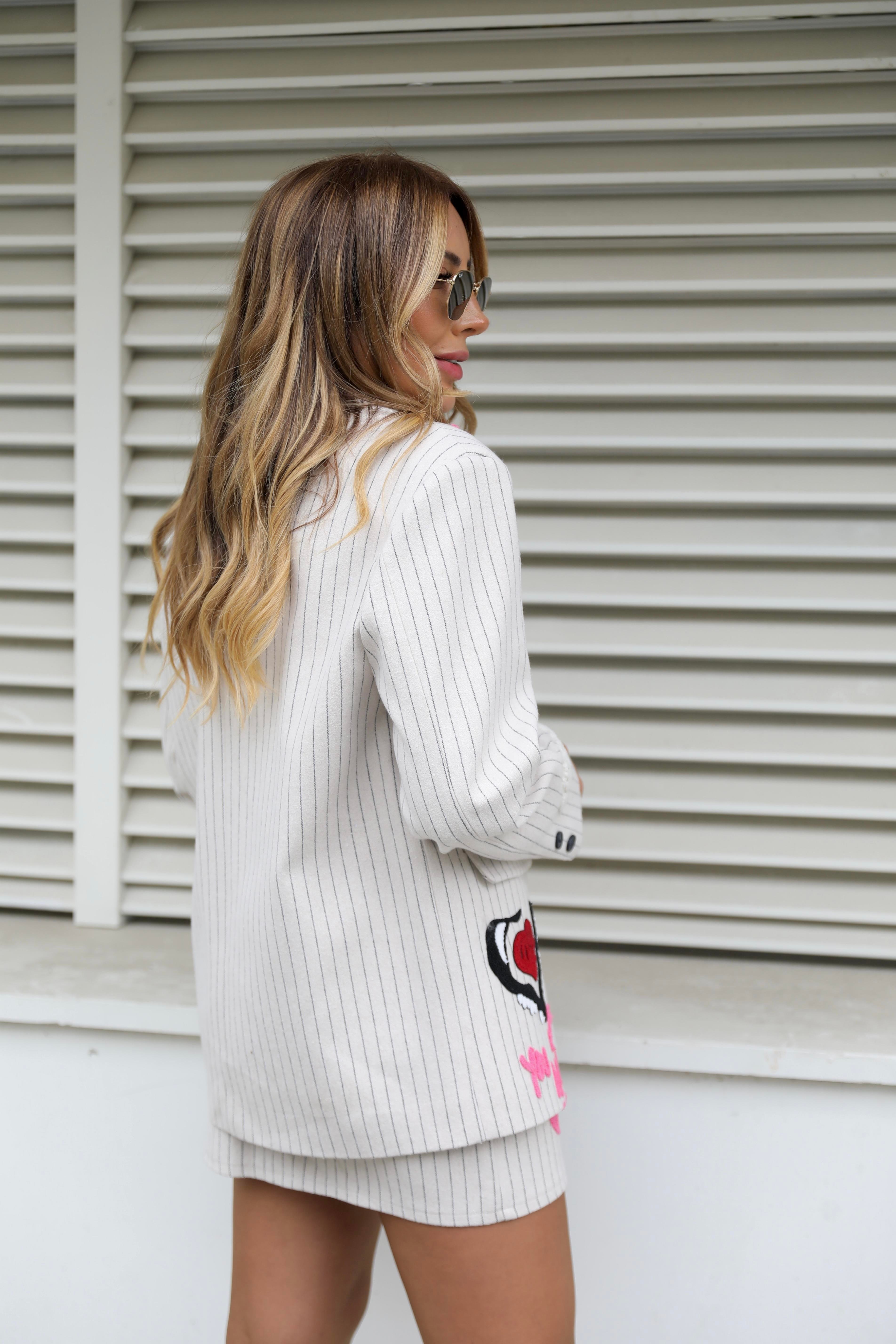 Bej Kaşe Armalı Blazer Ceket