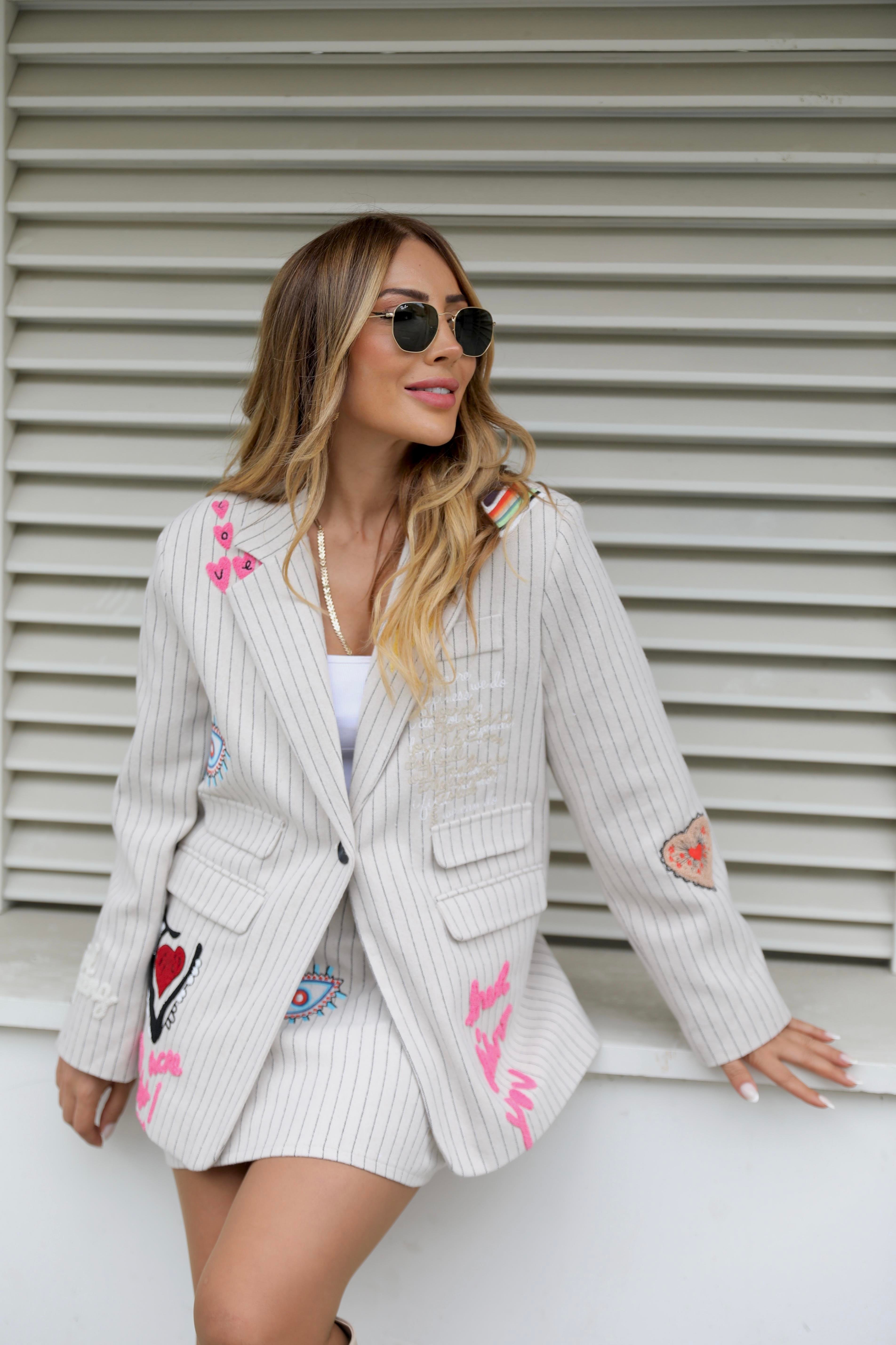Bej Kaşe Armalı Blazer Ceket