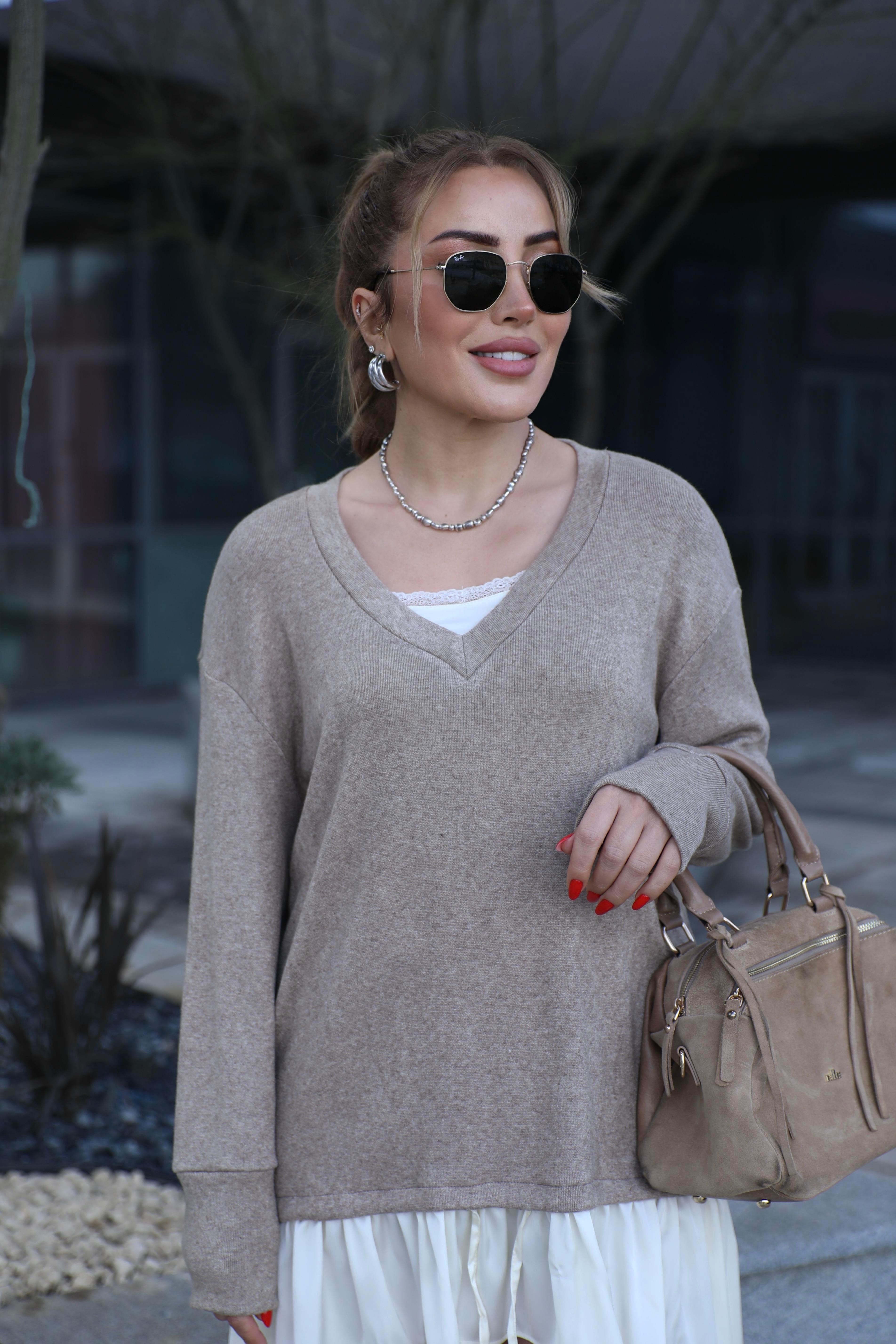 Bej Saten Detaylı Triko Bluz