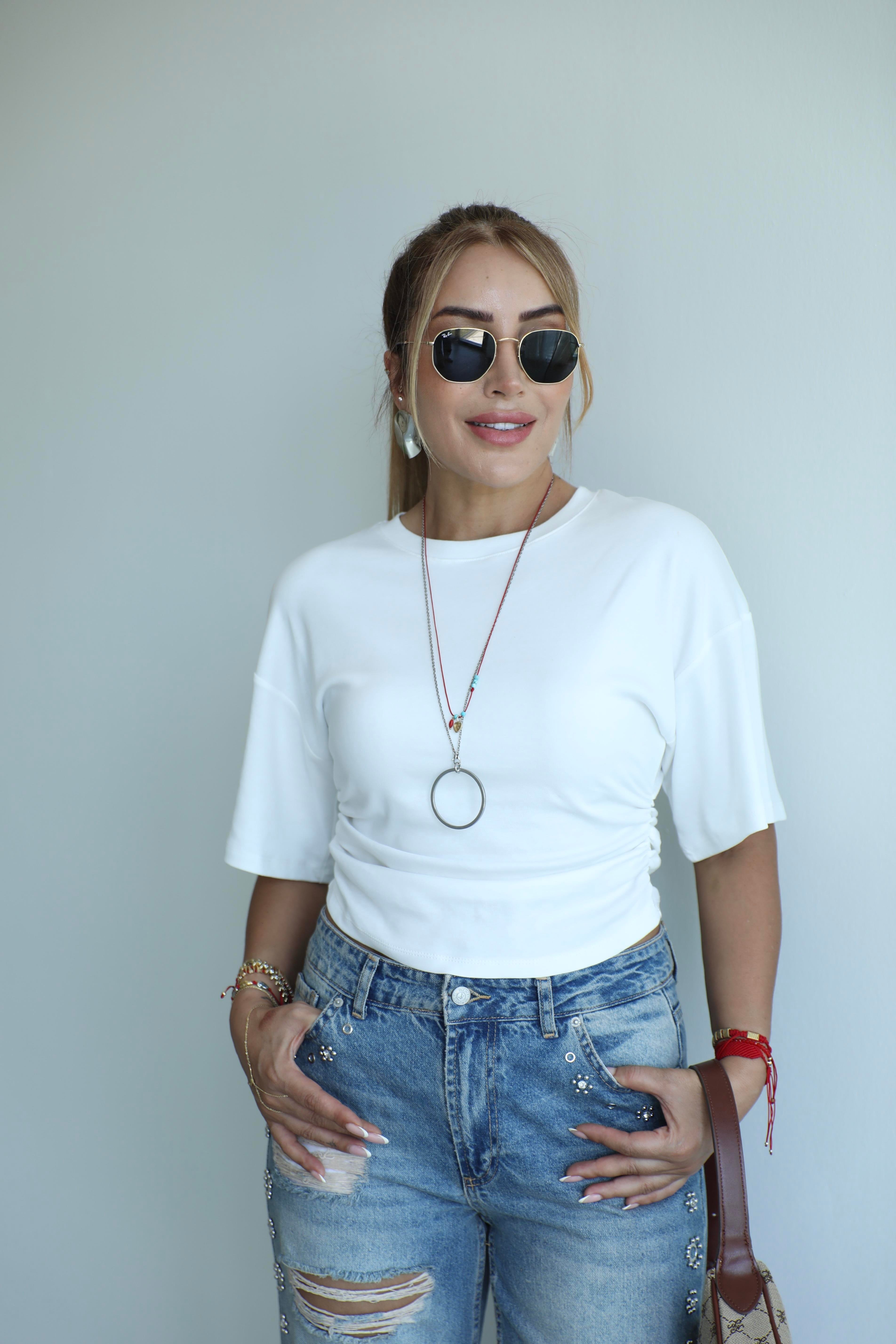 Beyaz Büzgü Detaylı T-shirt