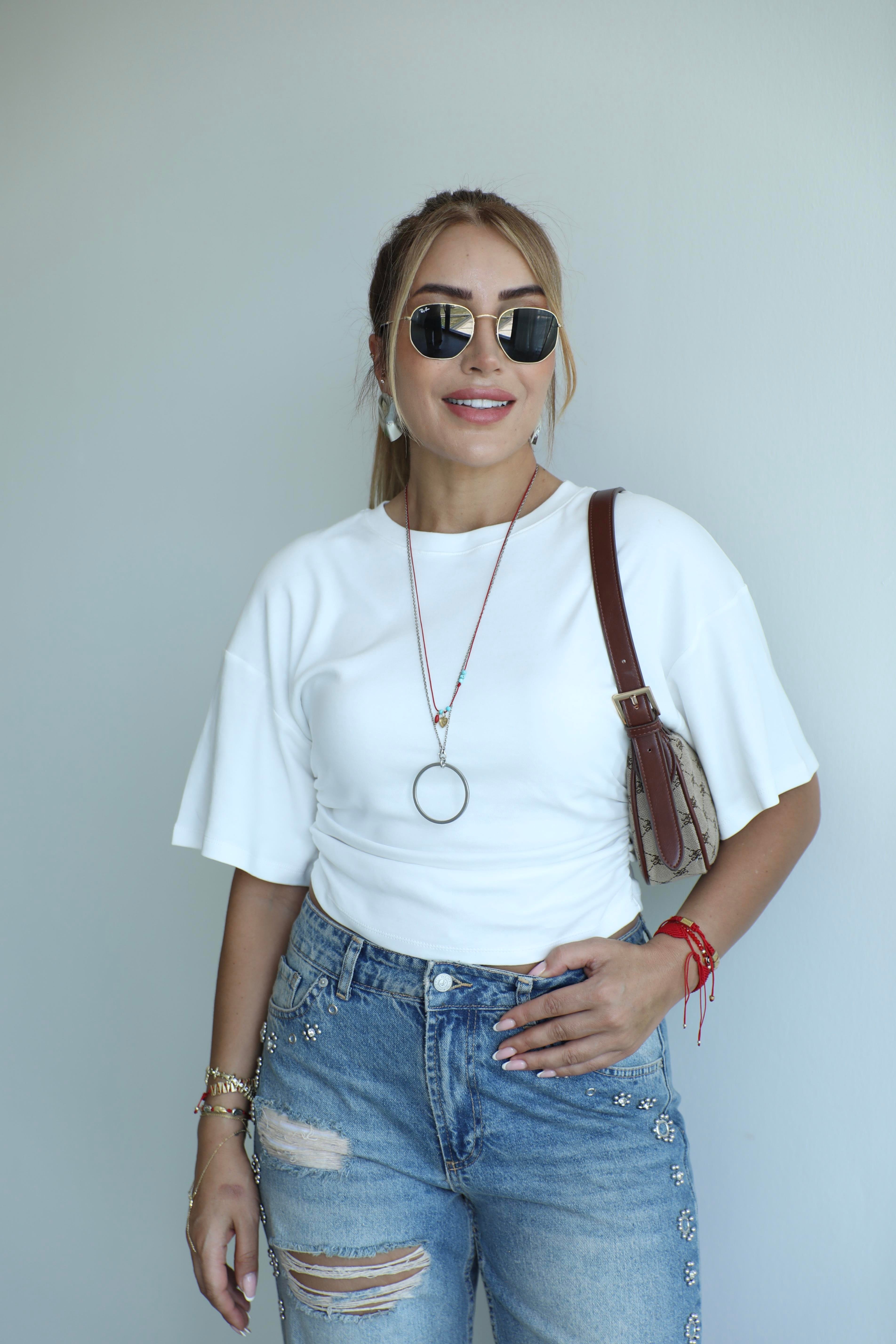 Beyaz Büzgü Detaylı T-shirt