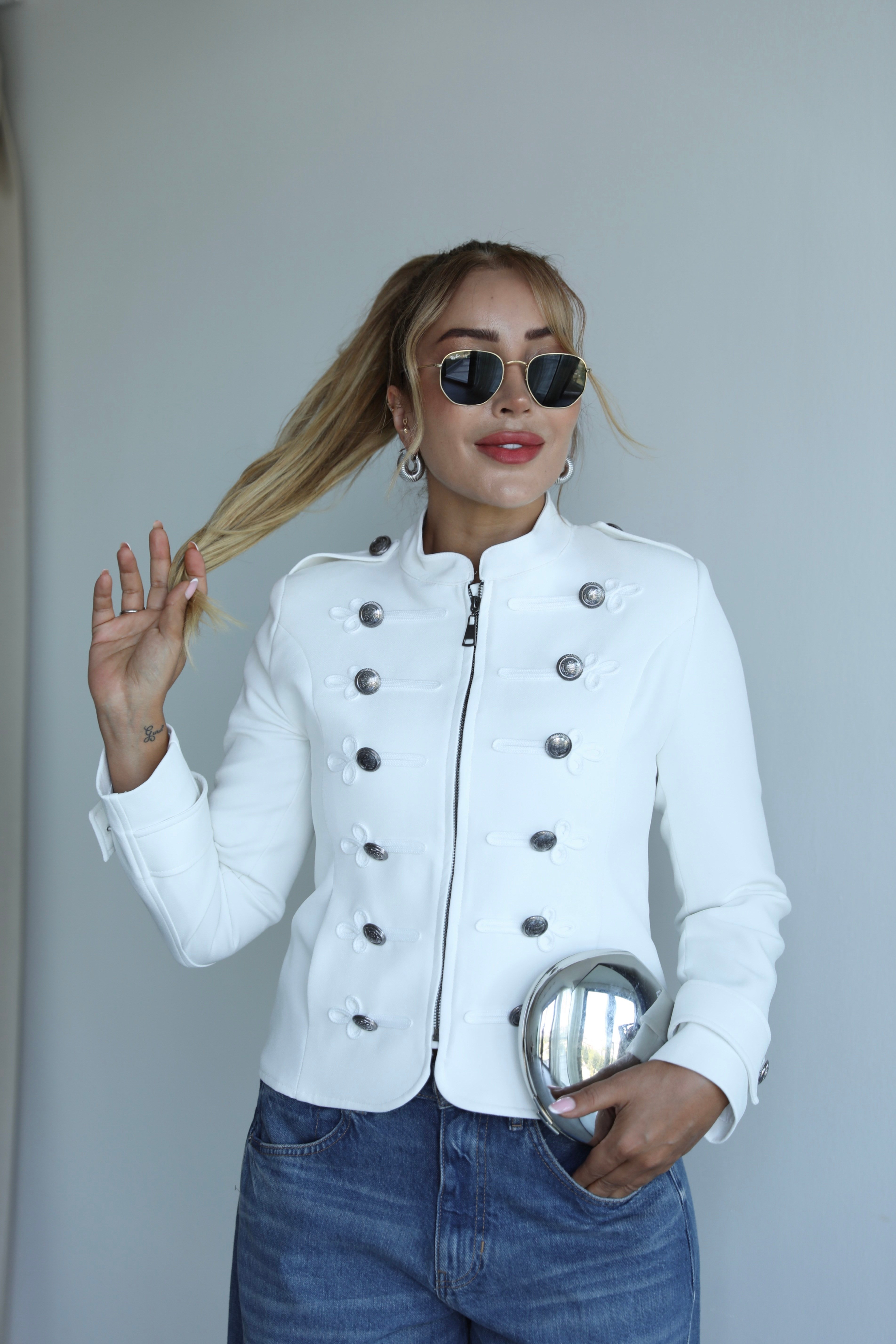 Beyaz Gümüş Apoletli Ceket