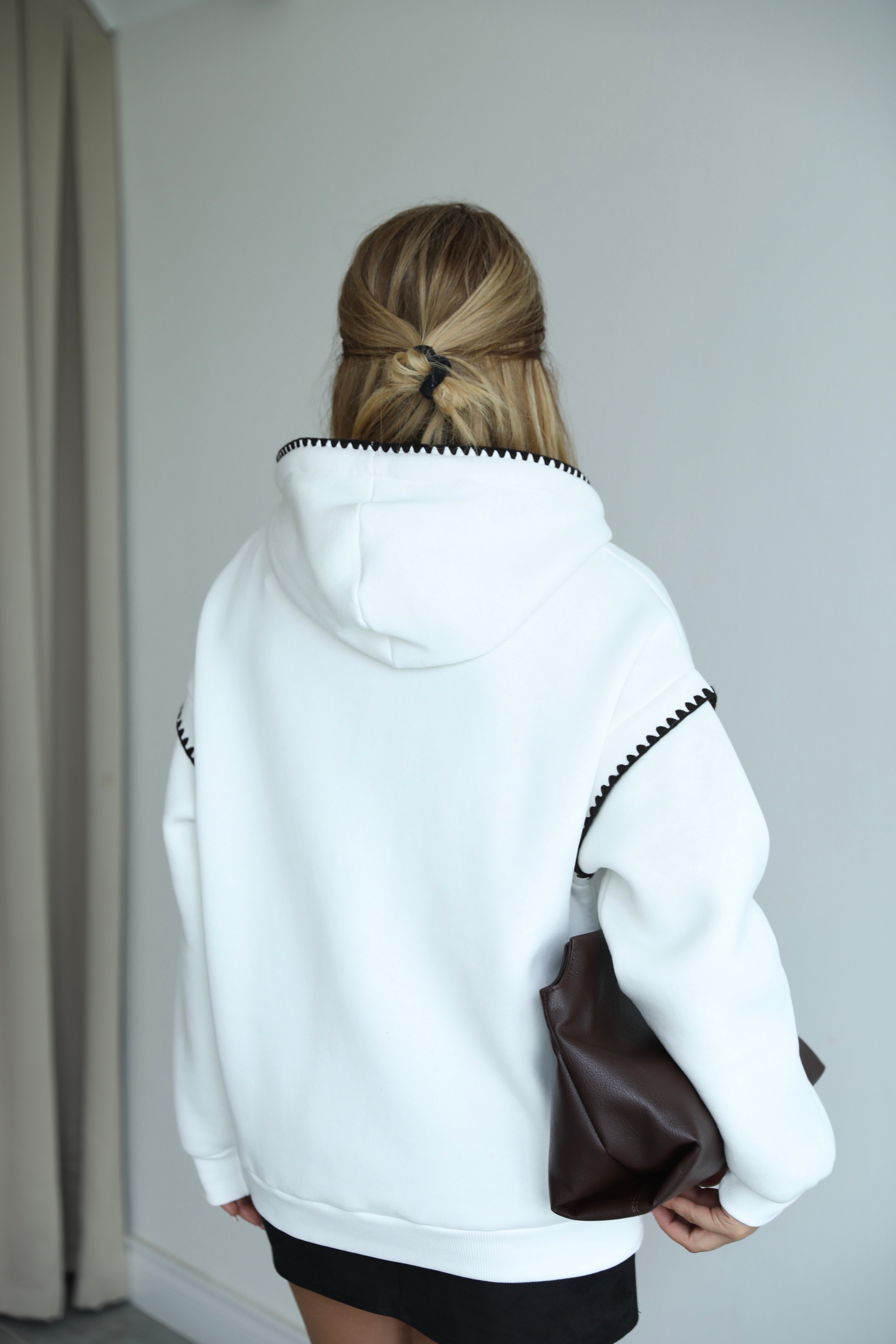 Beyaz Kahve Nakış Detaylı Kapüşonlu Sweat