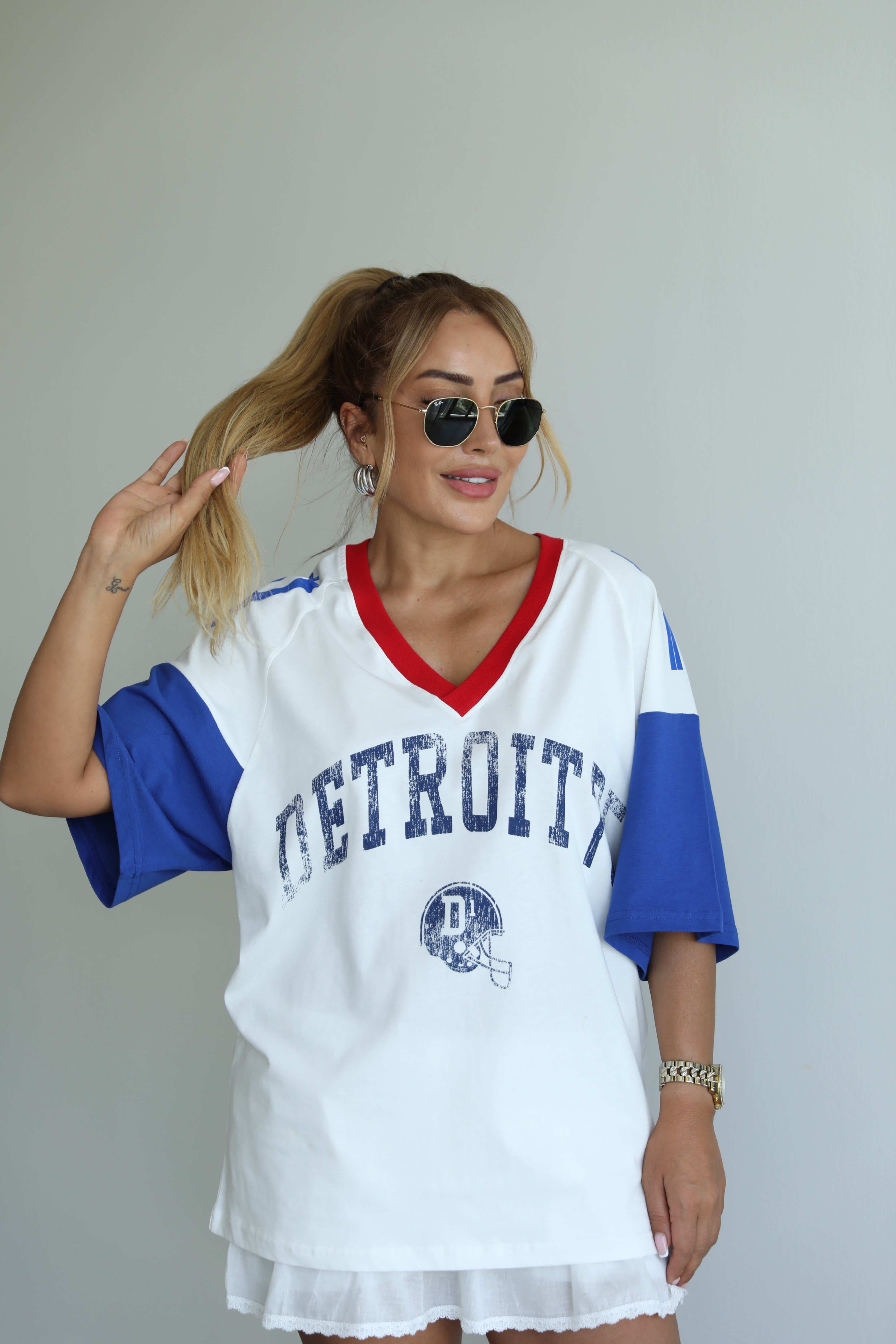 Beyaz Mavi V Yaka Yazılı Oversize T-shirt