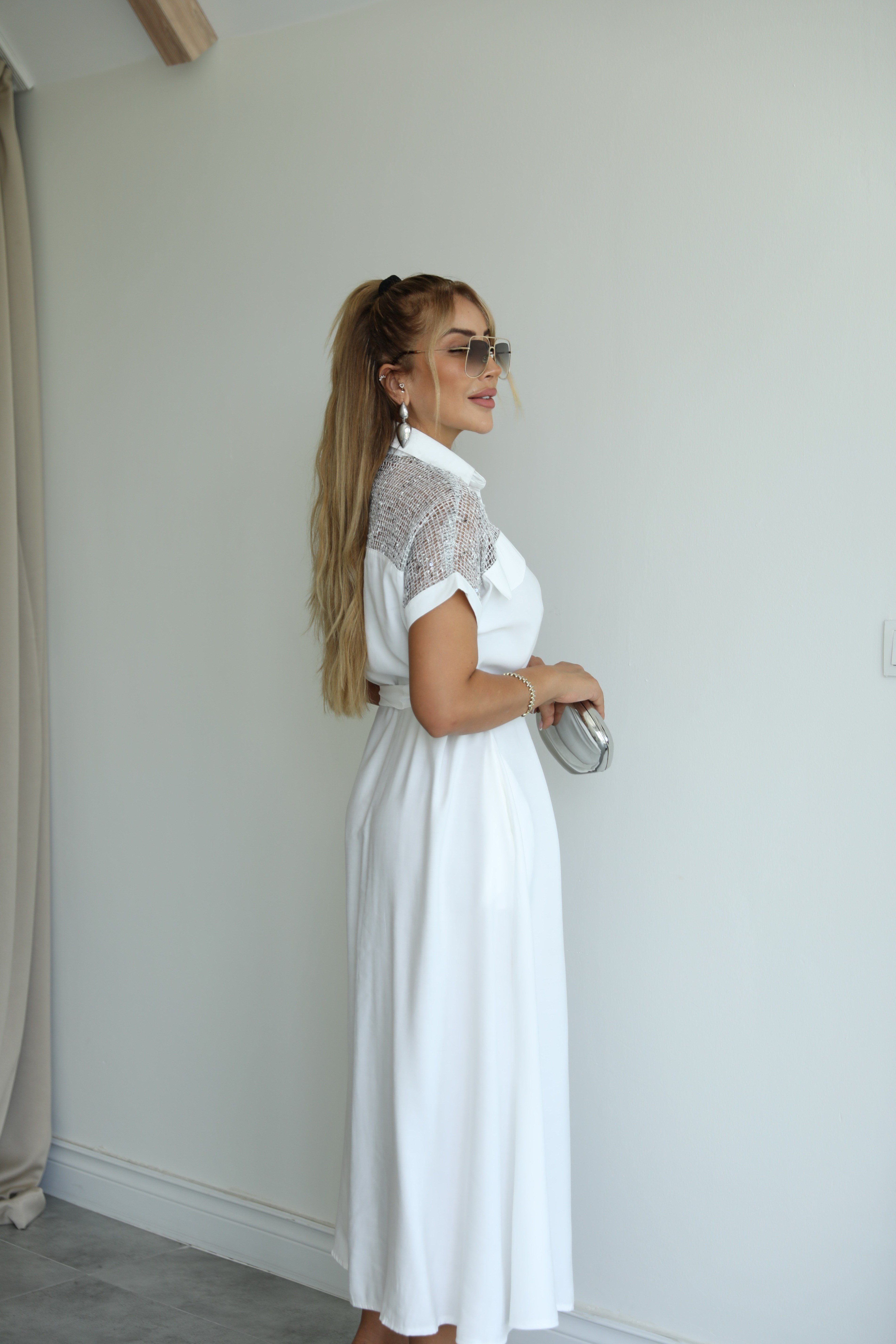 Beyaz Omuz Pul Detaylı Gömlek Elbise