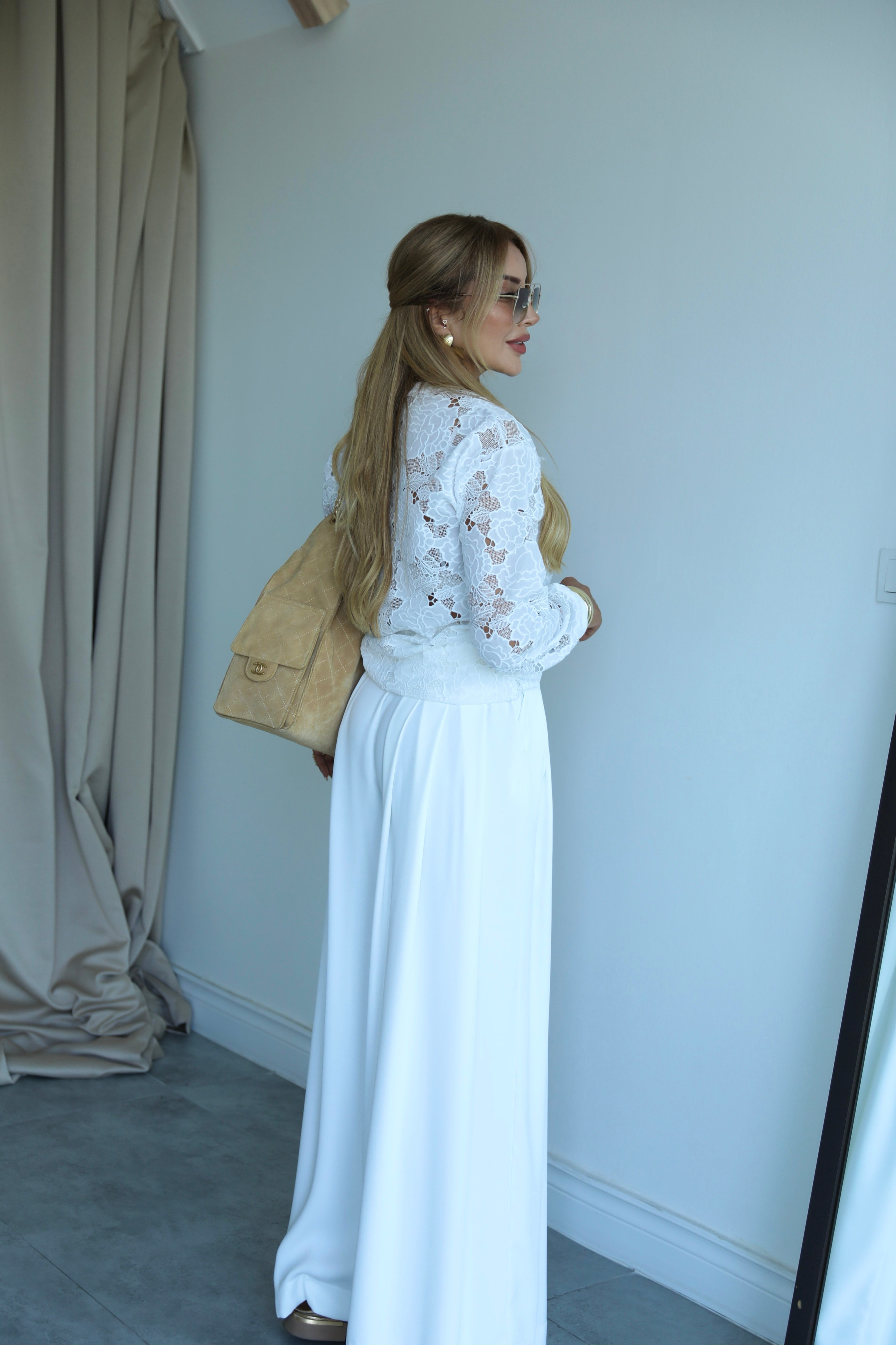 Beyaz Pileli Bol Crep Pantolon 