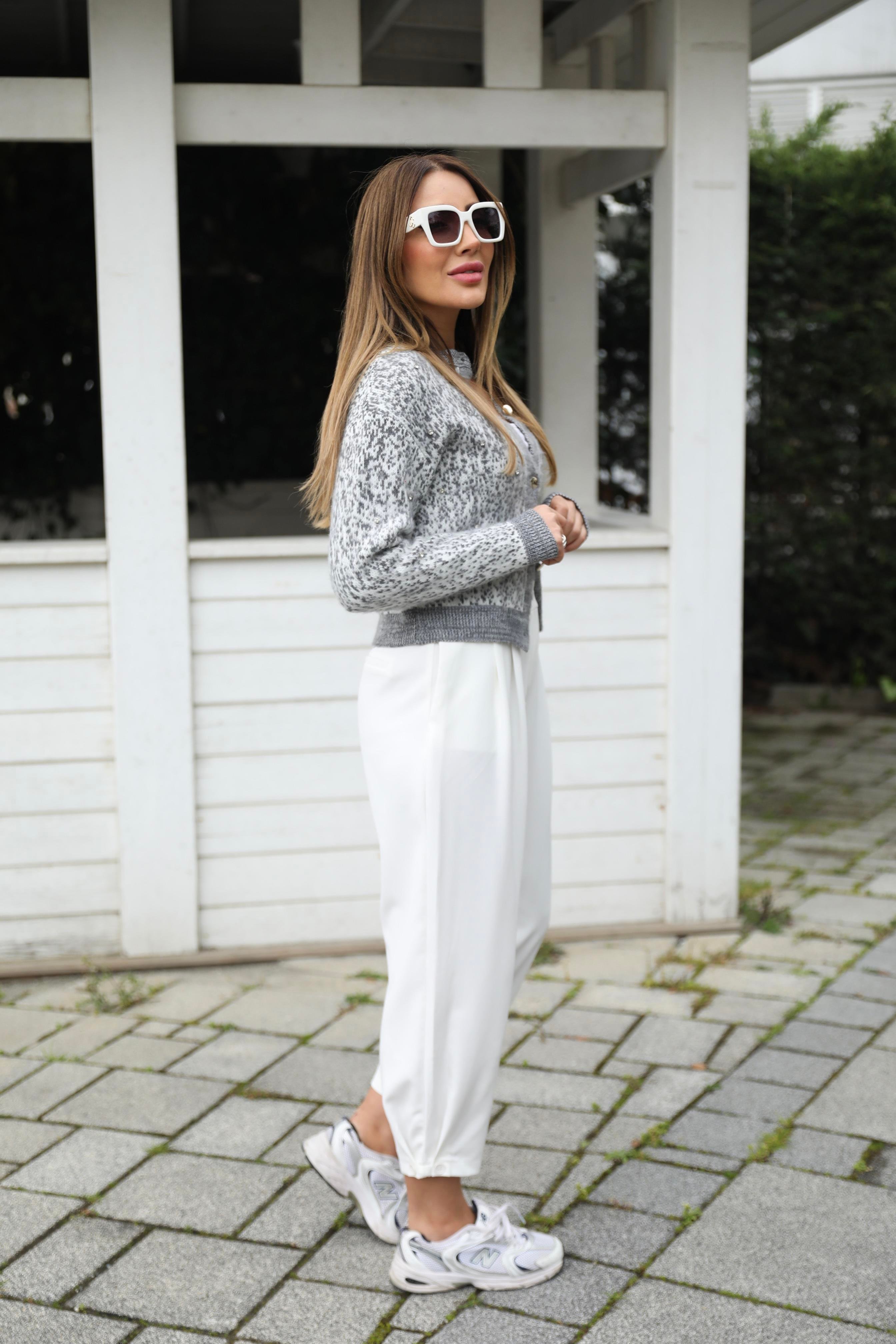 Beyaz Pileli Jogger Pantolon 