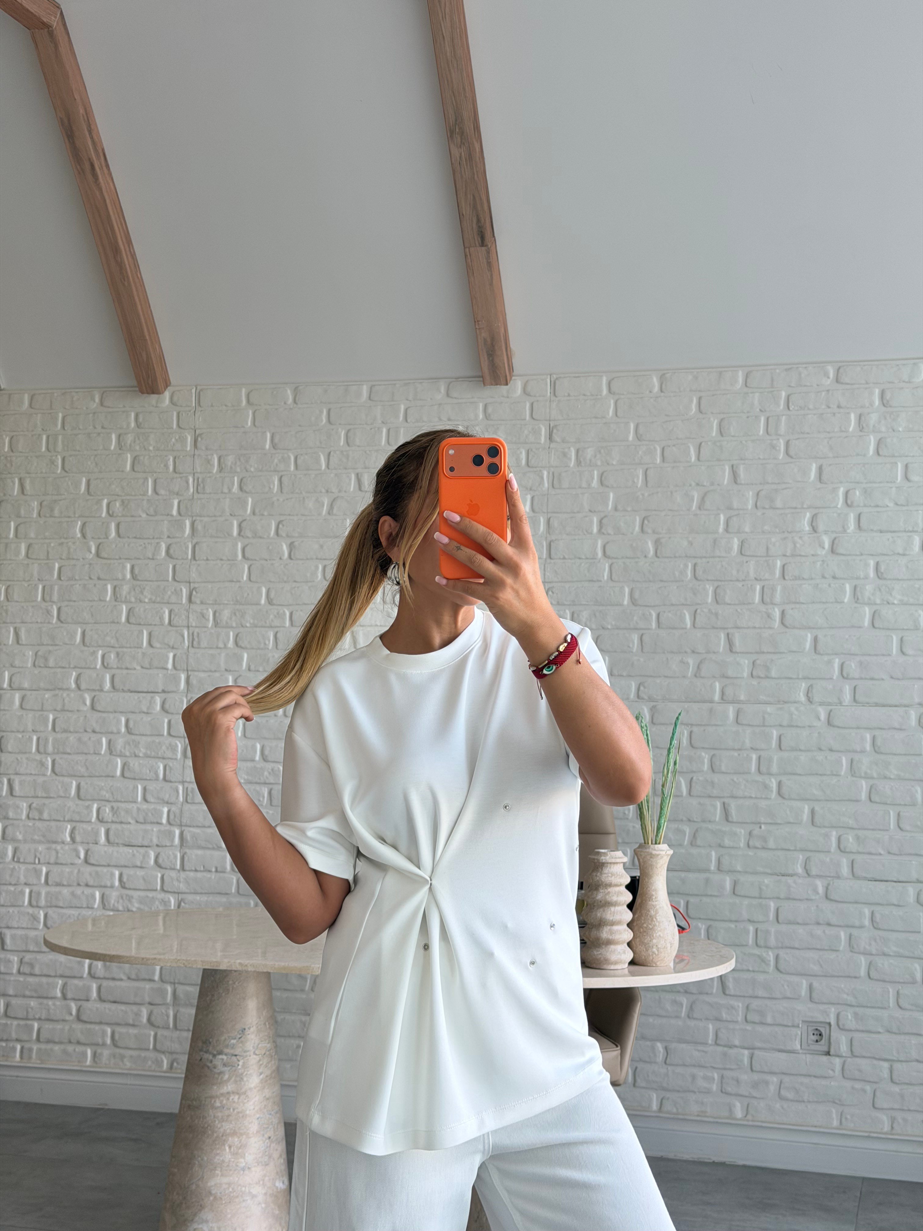 Beyaz Tasarım Çıtçıt Detaylı T-shirt 