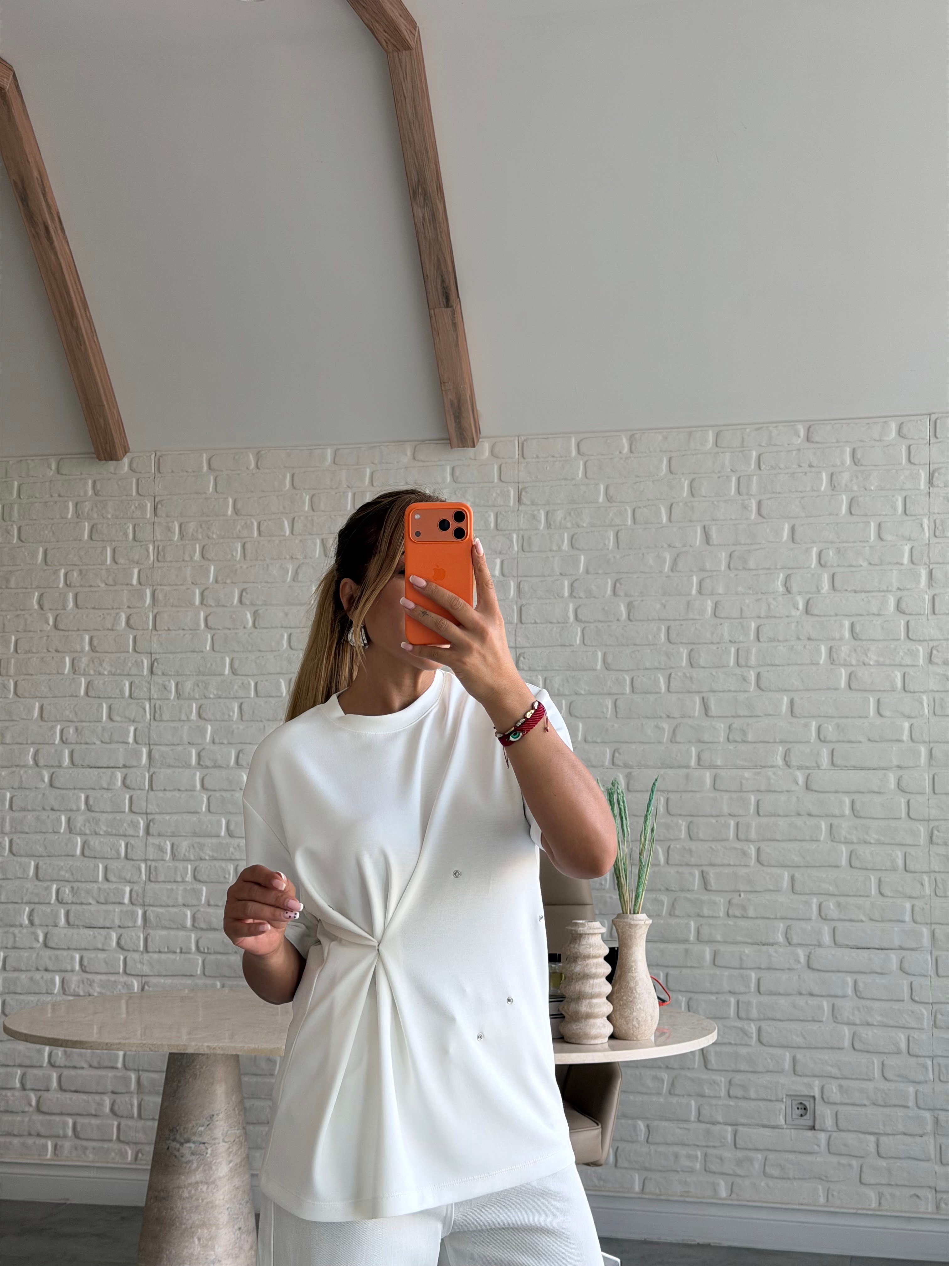 Beyaz Tasarım Çıtçıt Detaylı T-shirt 