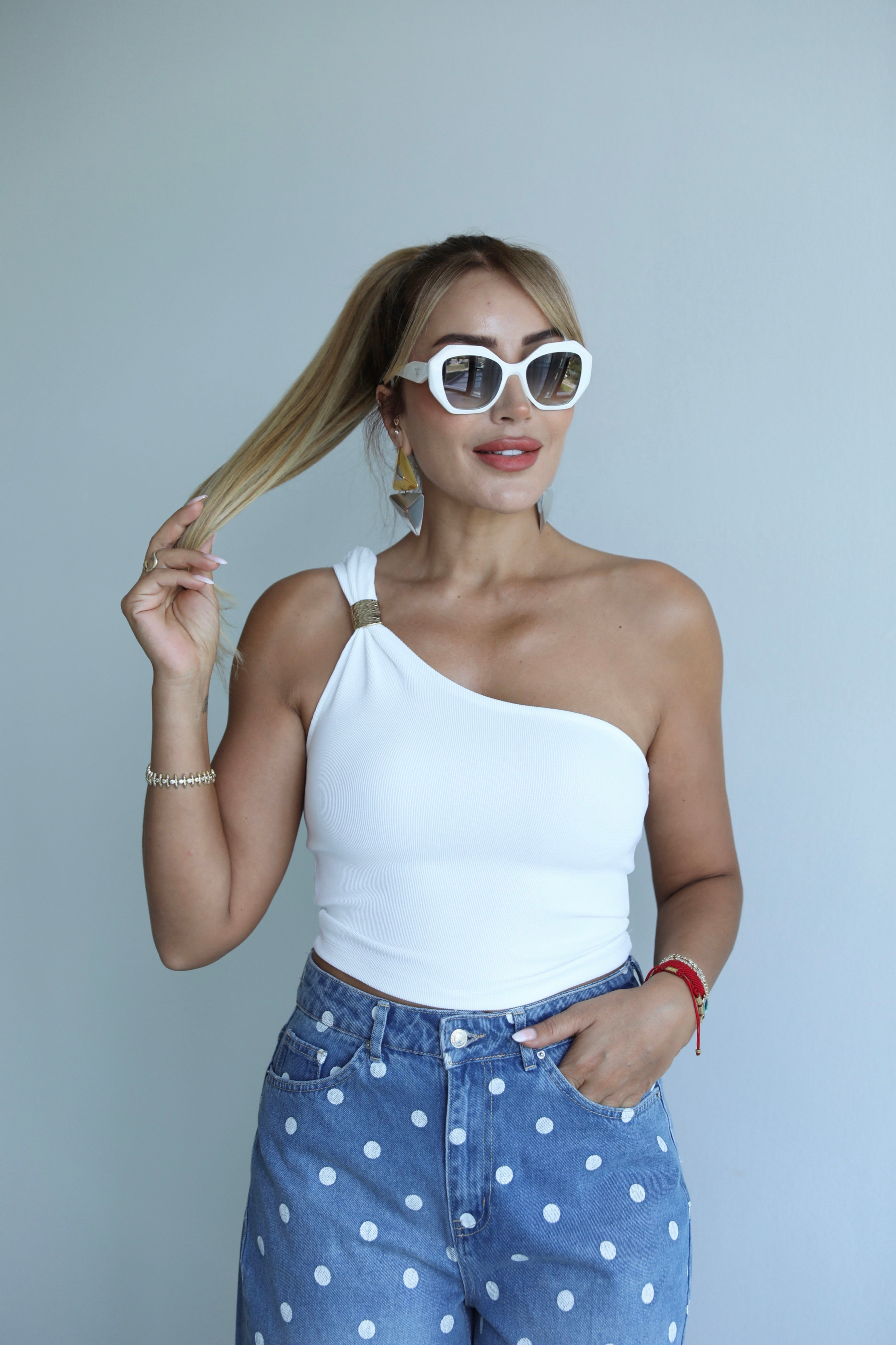 Beyaz Tek Omuz Gold Detaylı Bluz