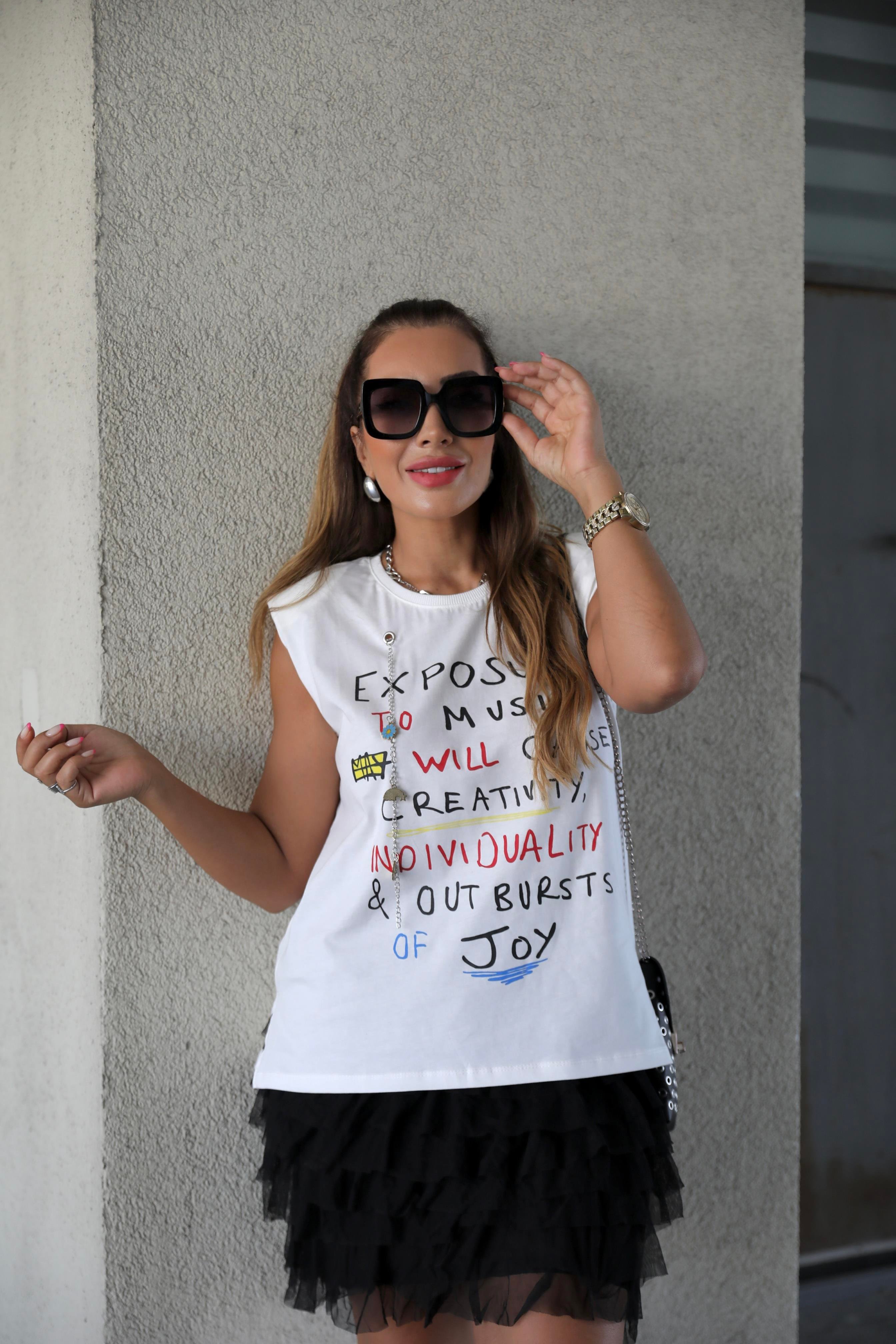 Beyaz Yazılı Zincirli T-shirt