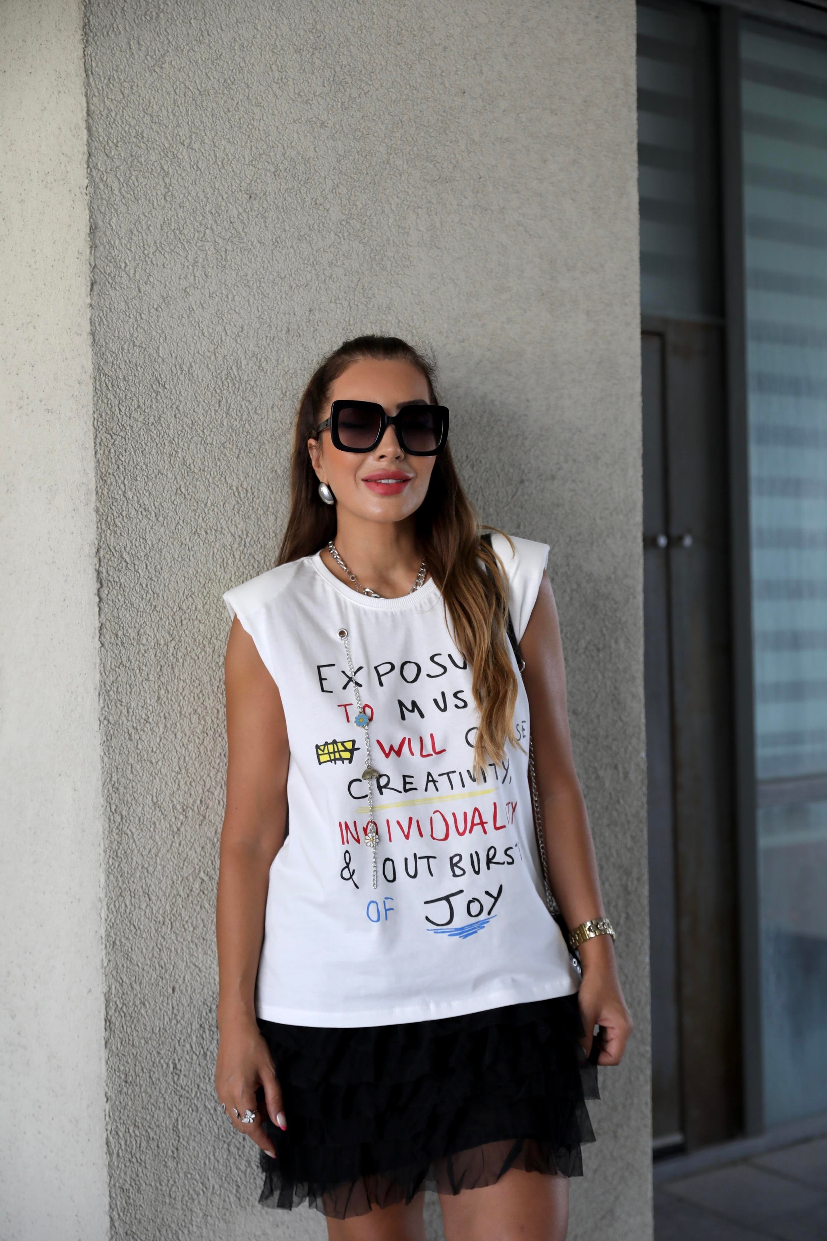 Beyaz Yazılı Zincirli T-shirt