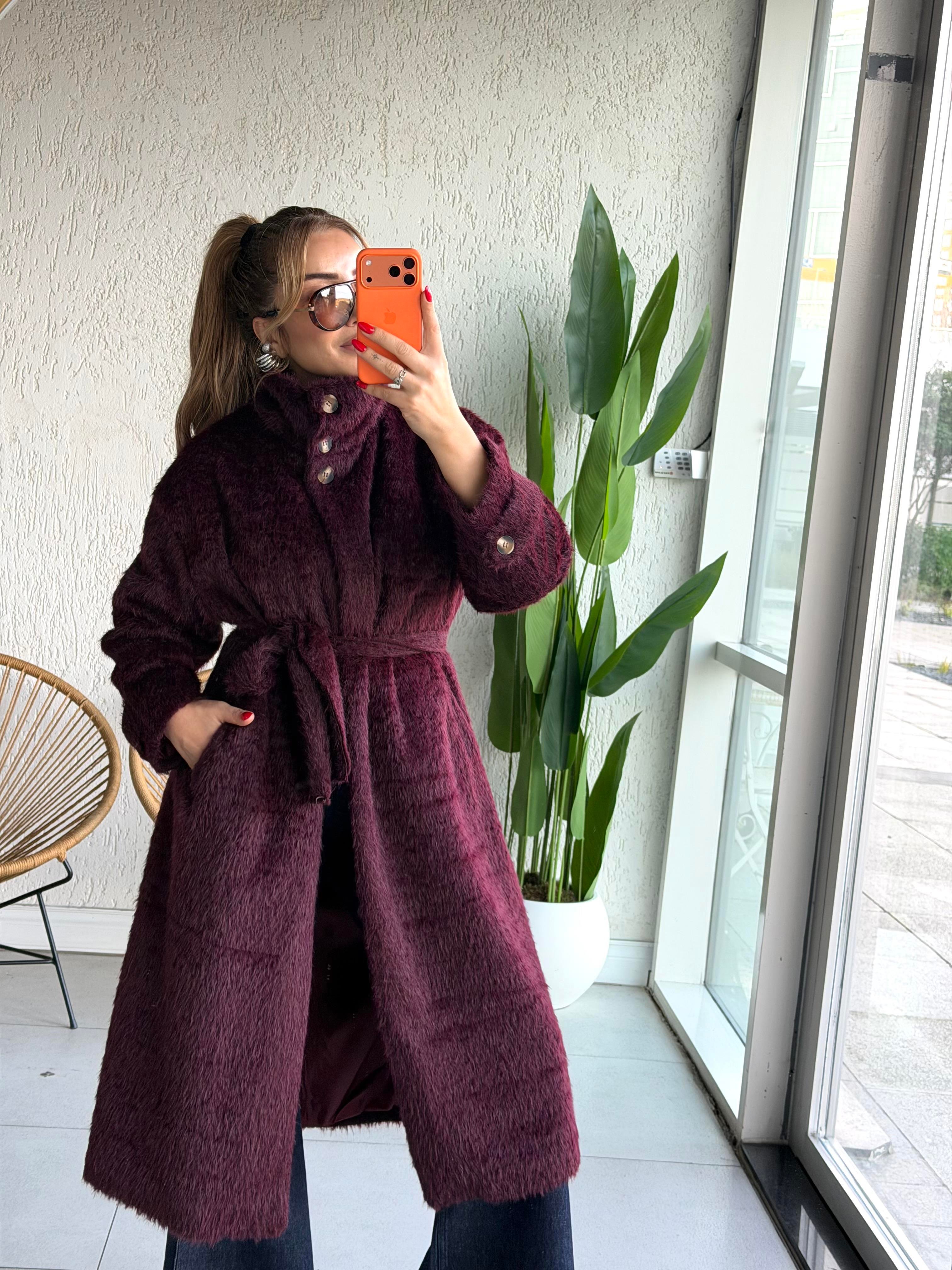Bordo Dokulu Yaka Düğmeli Kaban