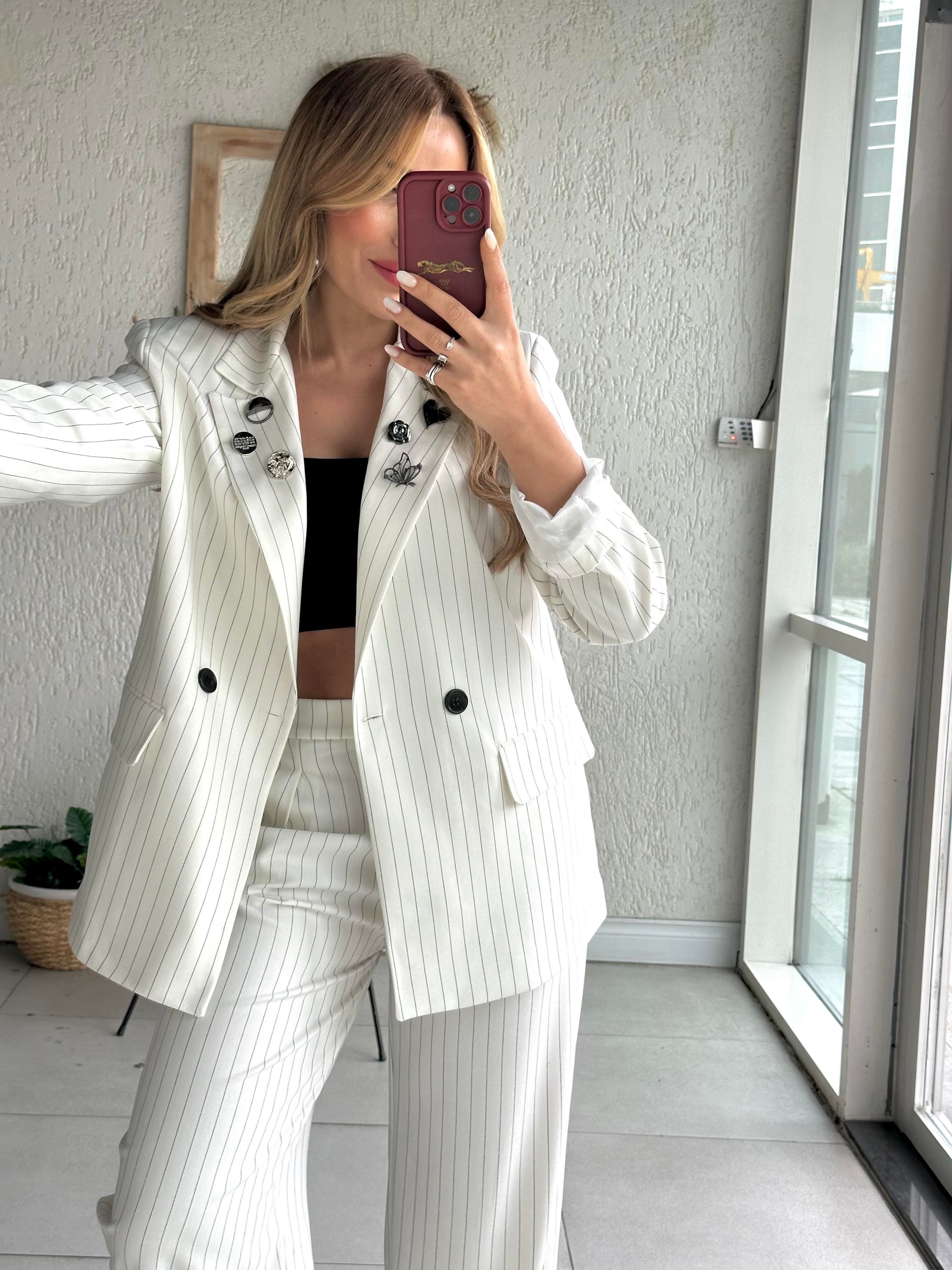 Ekru Çizgili Broşlu Ceket Pantolon Takım 