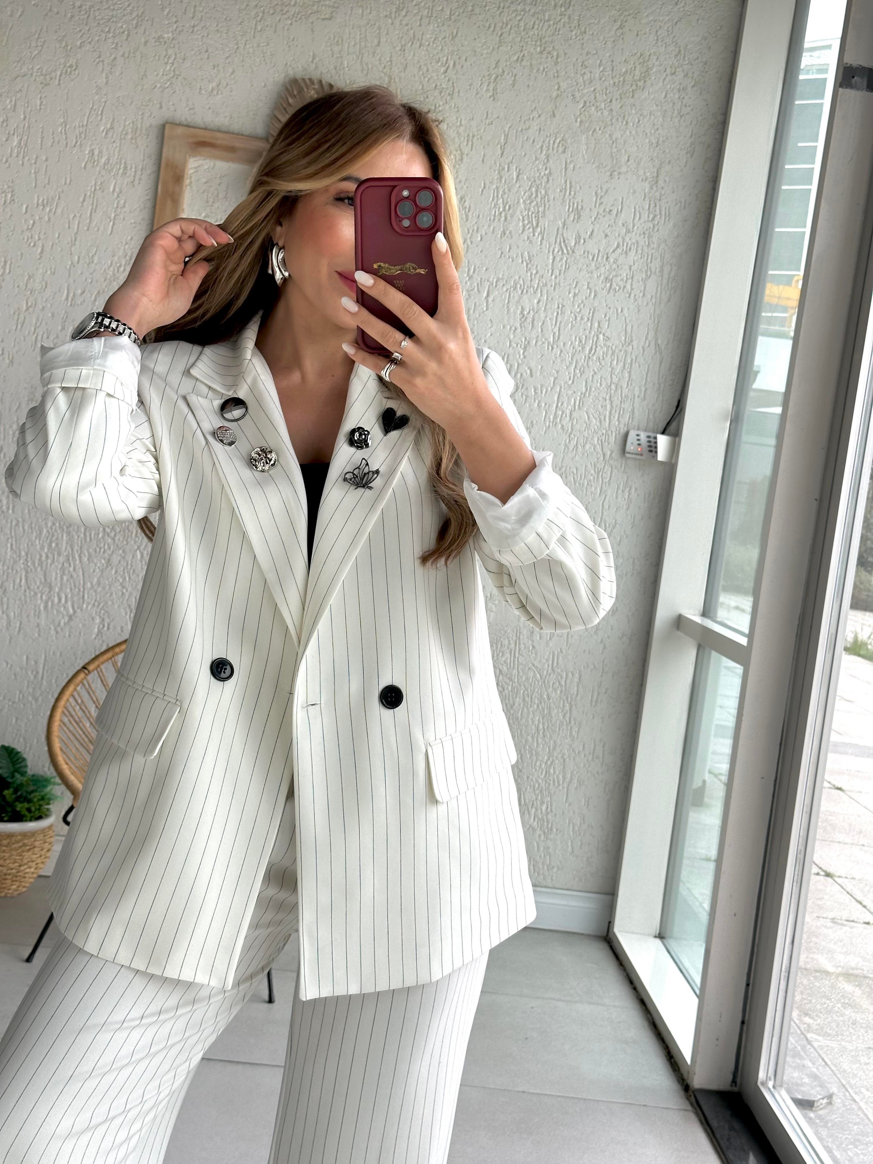 Ekru Çizgili Broşlu Ceket Pantolon Takım 
