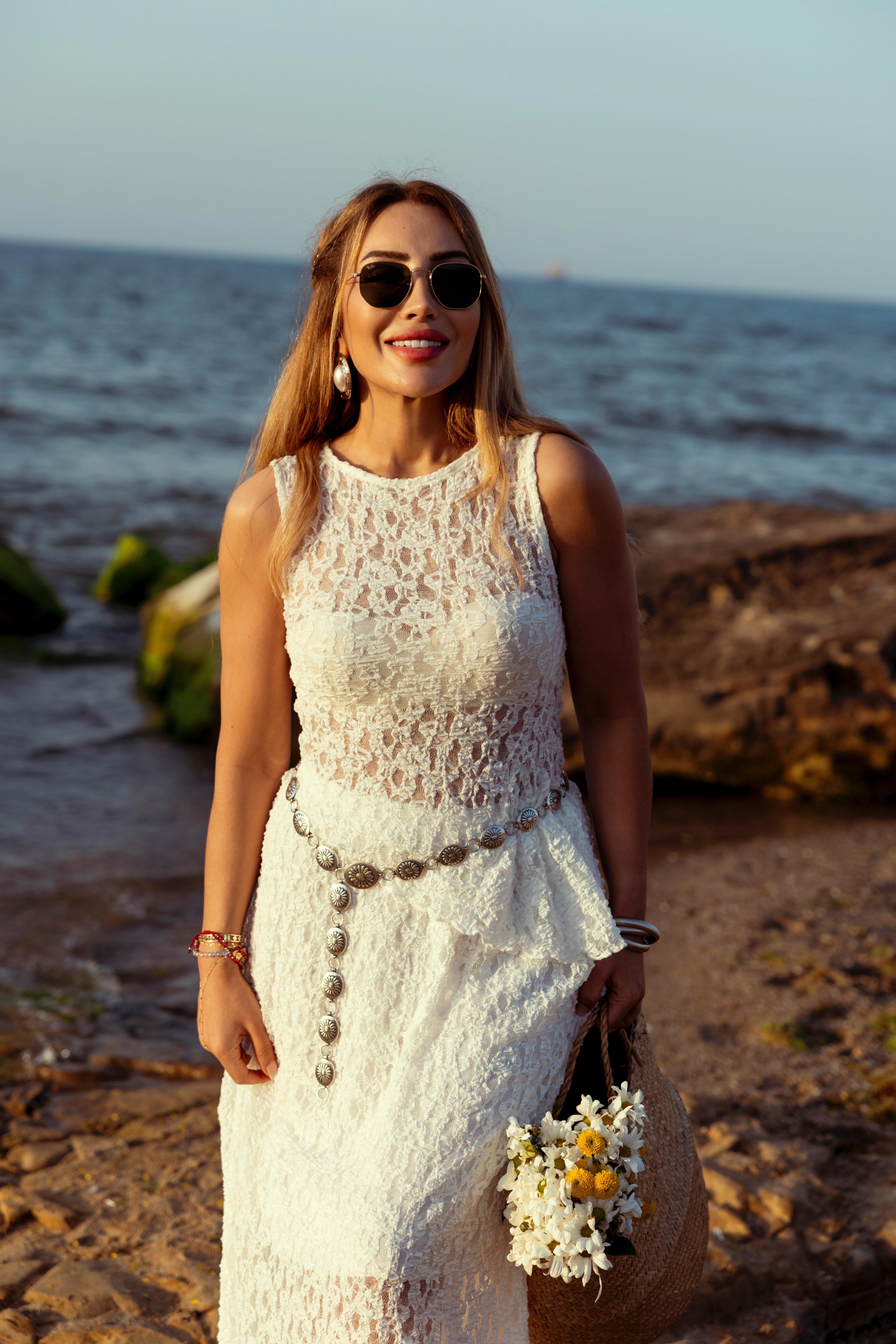 Ekru Dantel Askılı Bluz