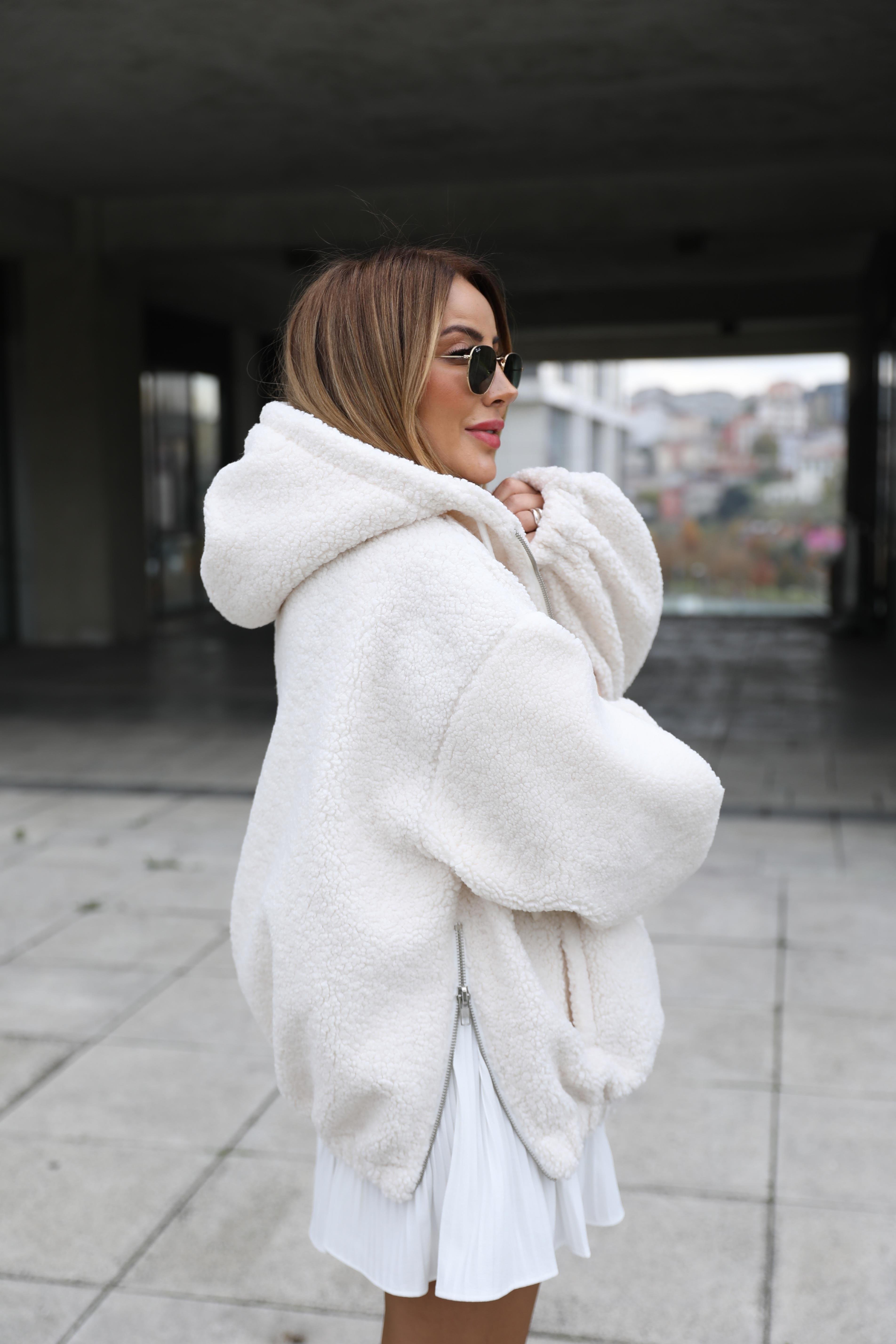 Ekru Peluş Yazı Detaylı Premium Mont