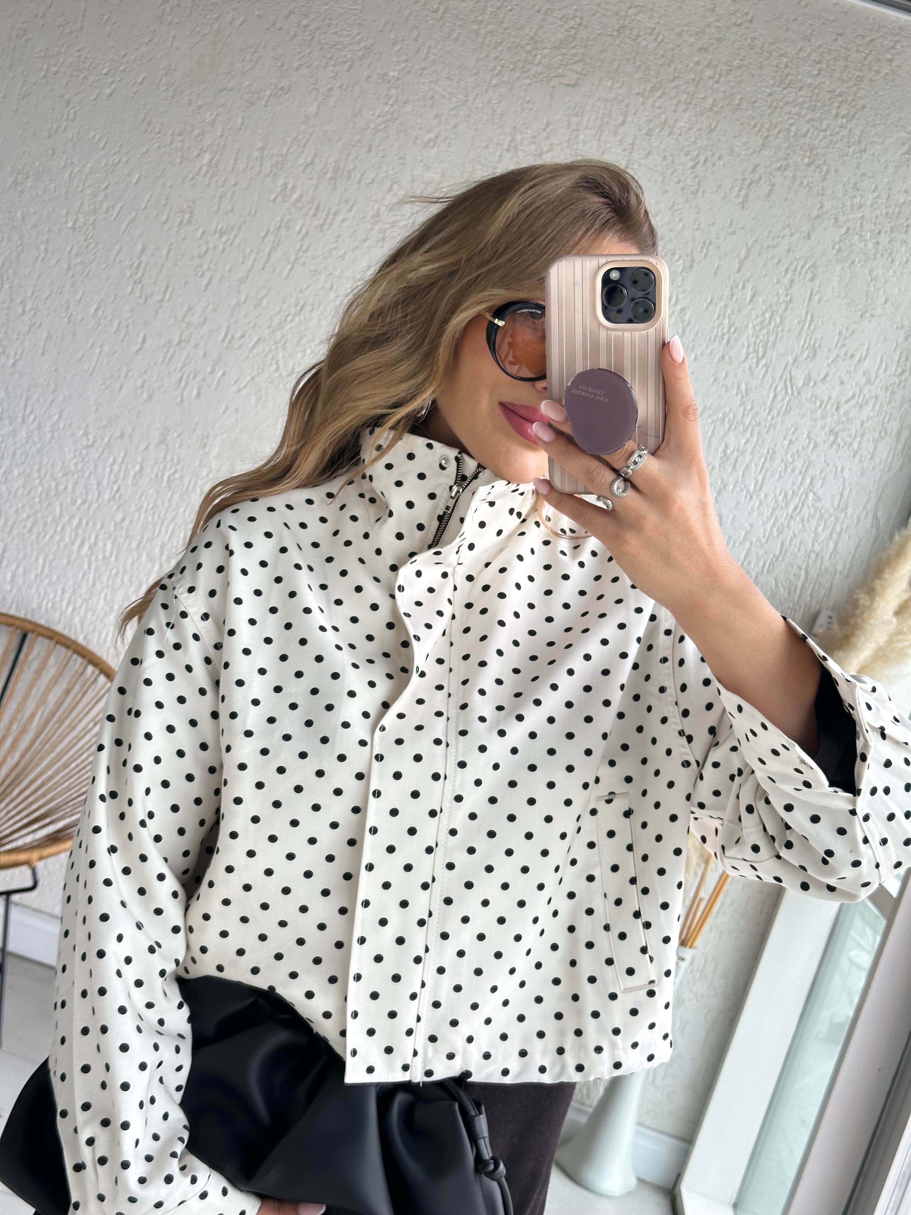 Ekru Puantiyeli Ceket