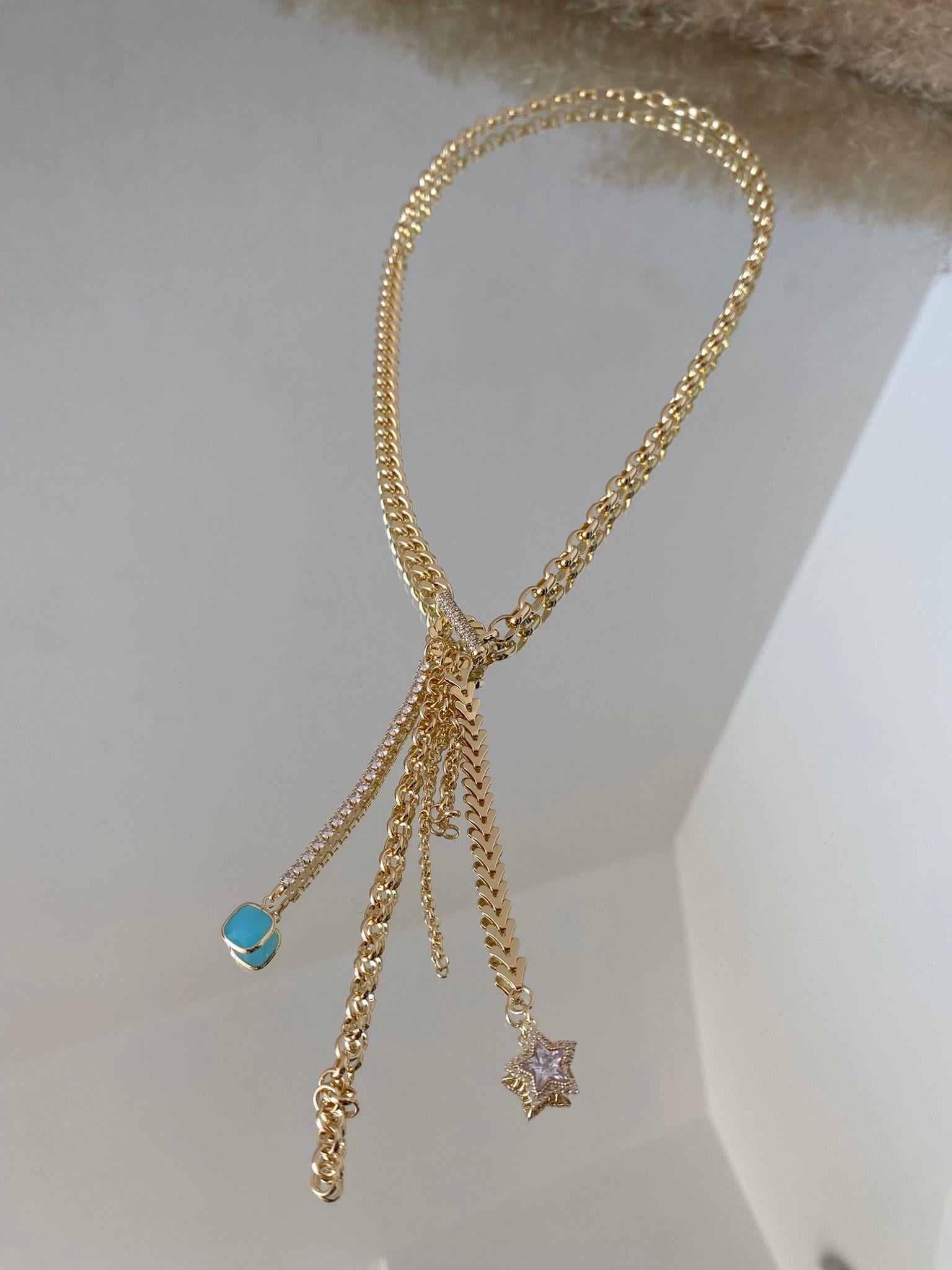 Gold Charm Detaylı Kolye