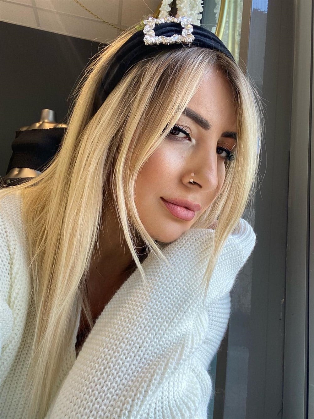 Kadife Siyah Taç