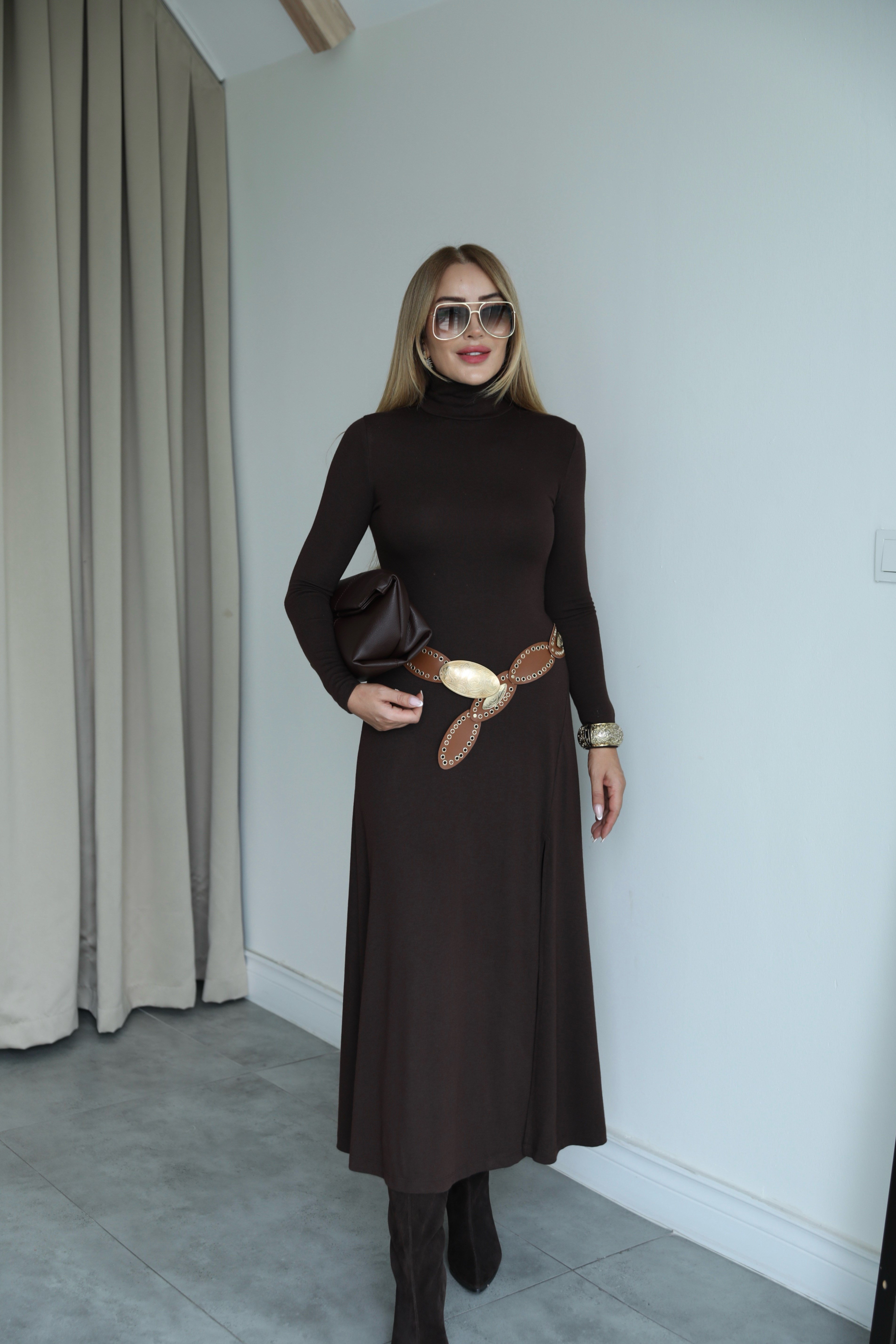 Kahve Balıkçı Yırtmaçlı Çilek Elbise 