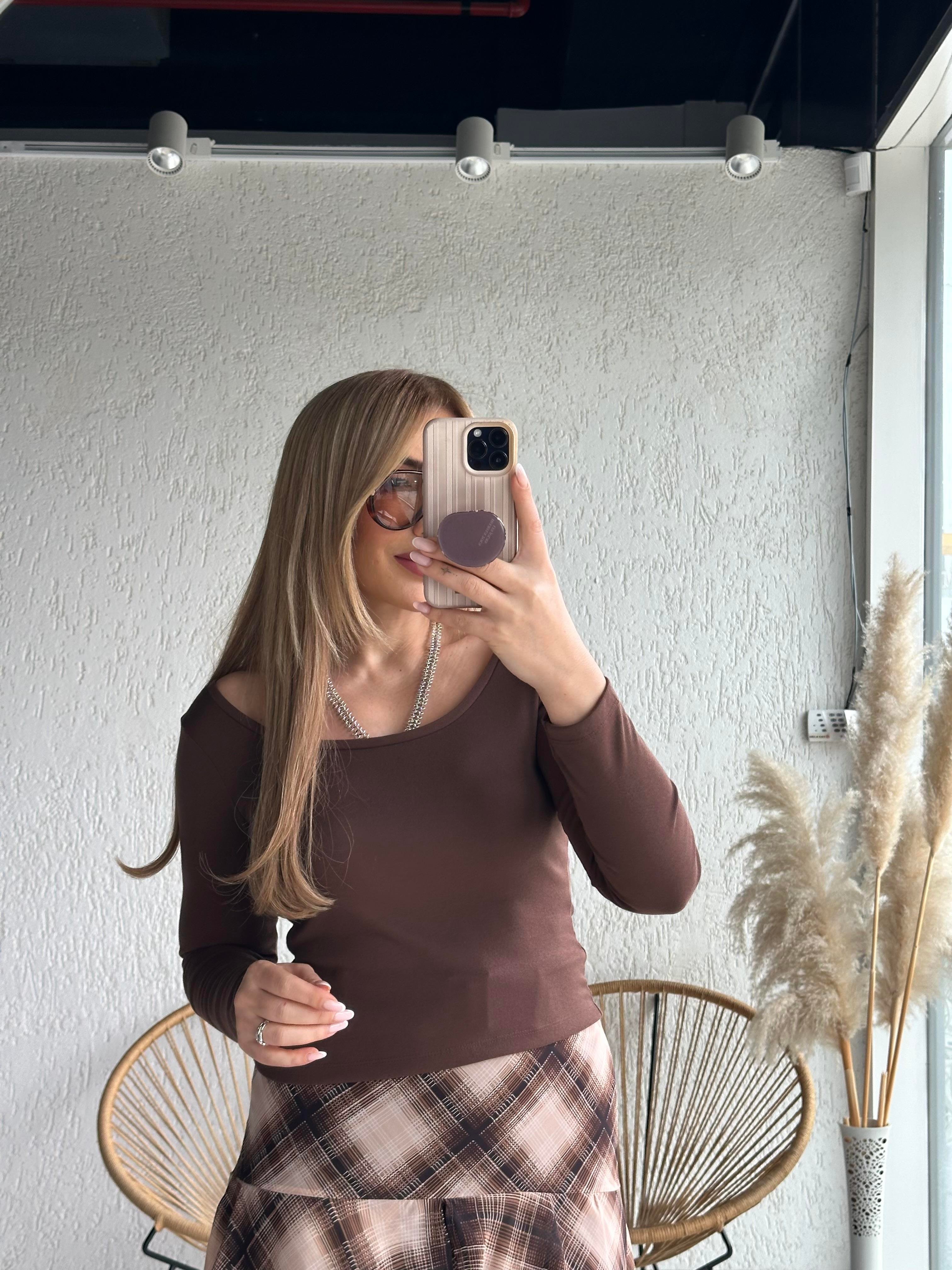 Kahve Basic Geniş Yaka Bluz