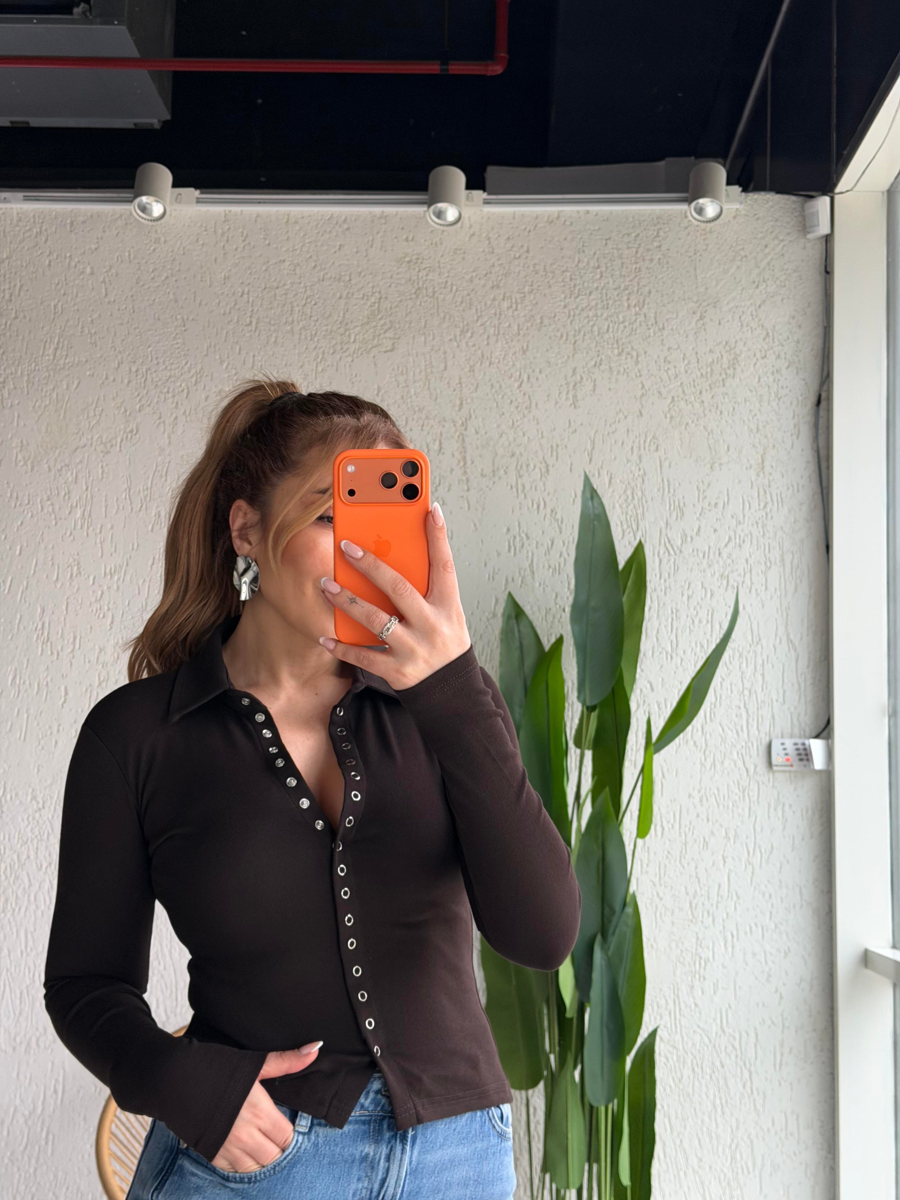 Kahve Çıtçıt Detaylı Bluz