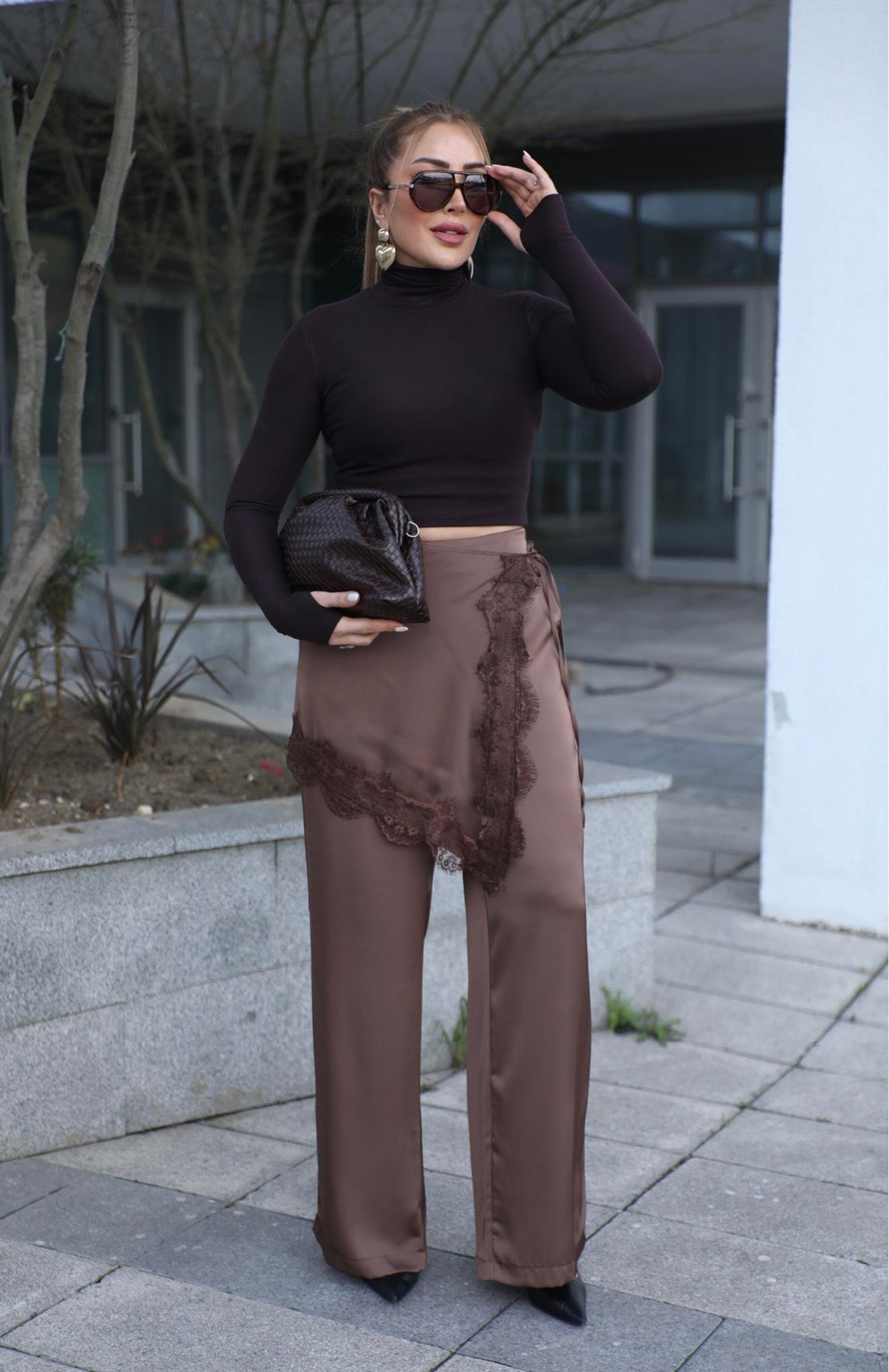 Kahve Güpür Detaylı Saten Pantolon 