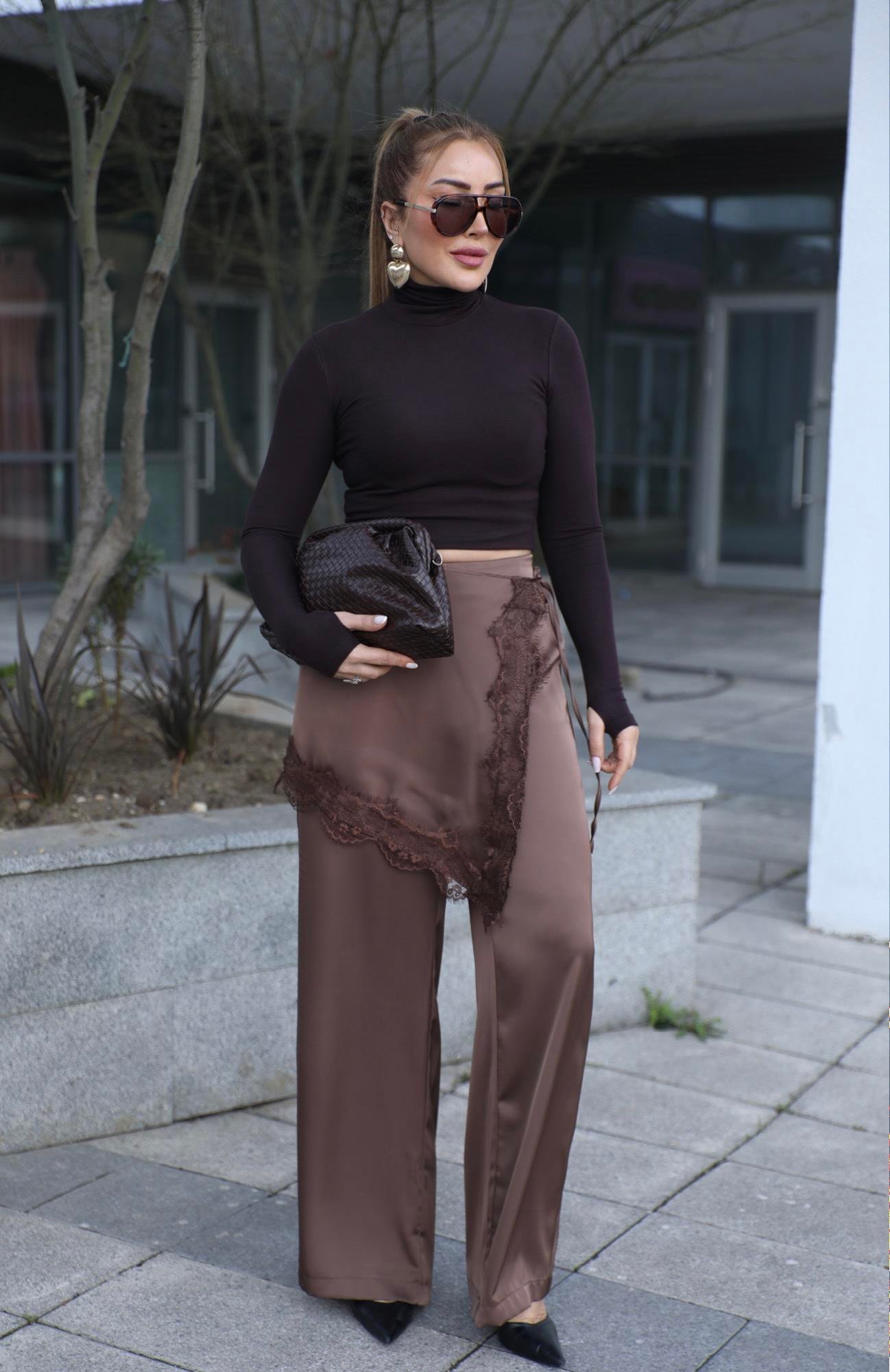 Kahve Güpür Detaylı Saten Pantolon 