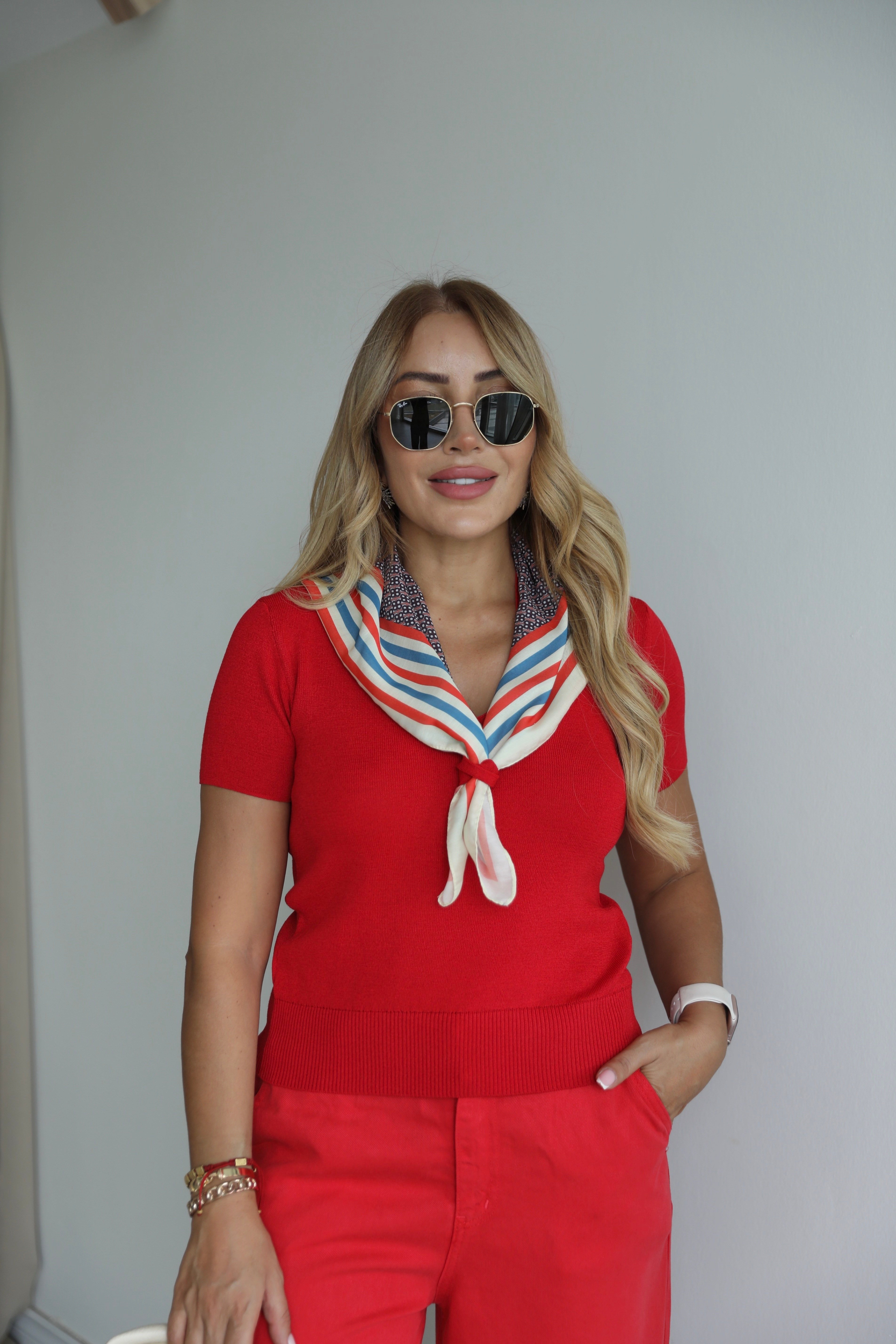 Kırmızı Fular Detaylı Dokulu Triko