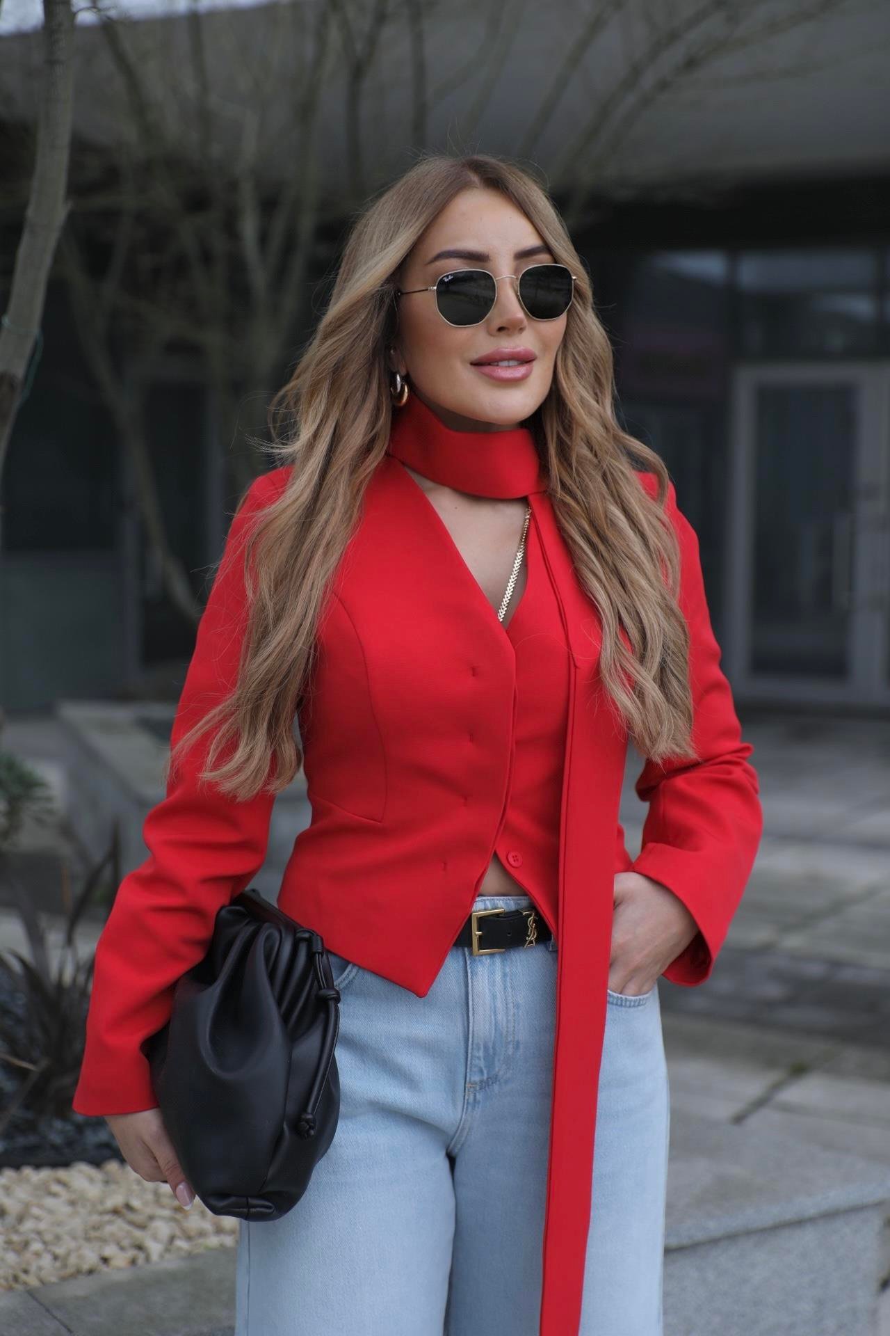 Kırmızı Fularlı Blazer Ceket