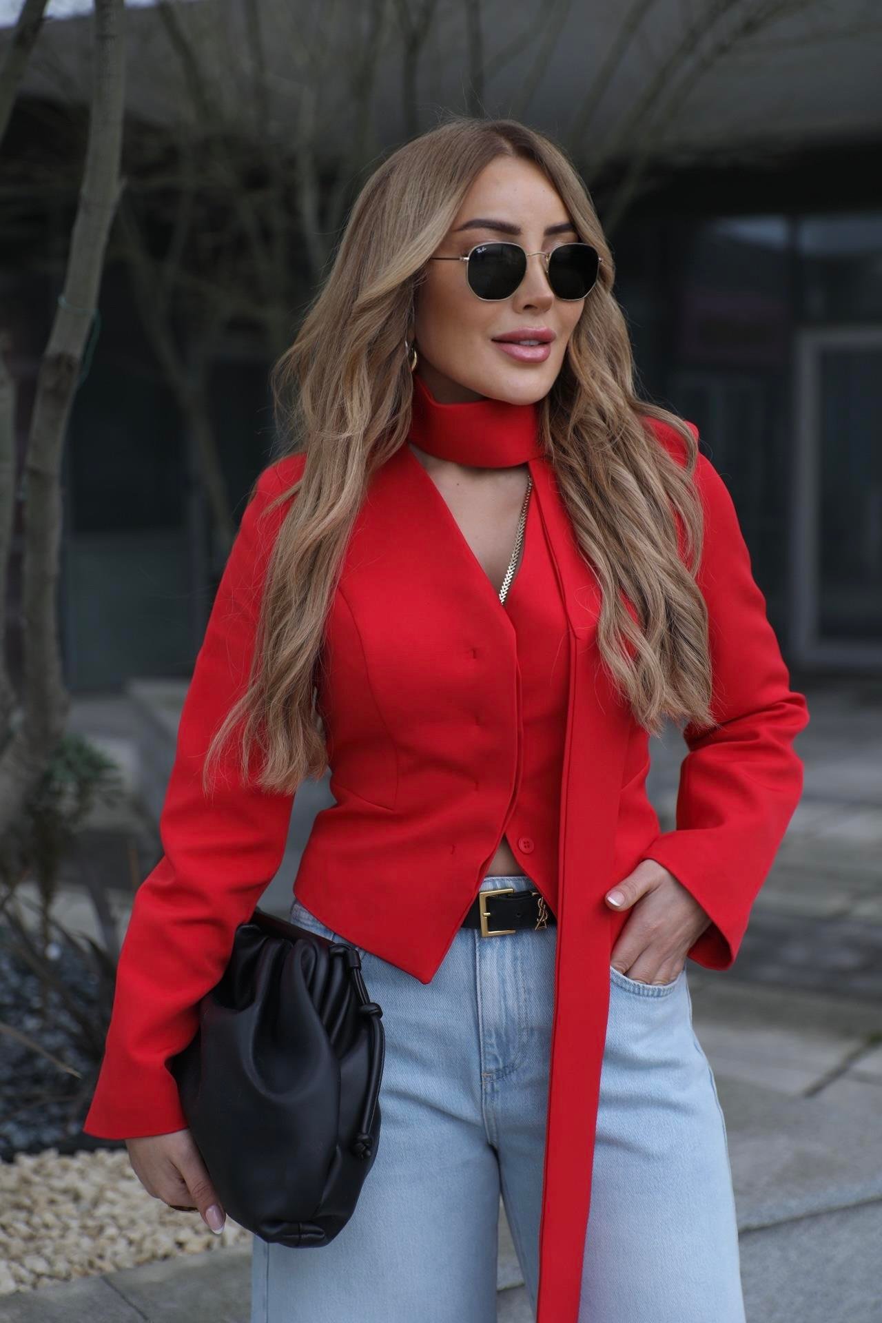 Kırmızı Fularlı Blazer Ceket