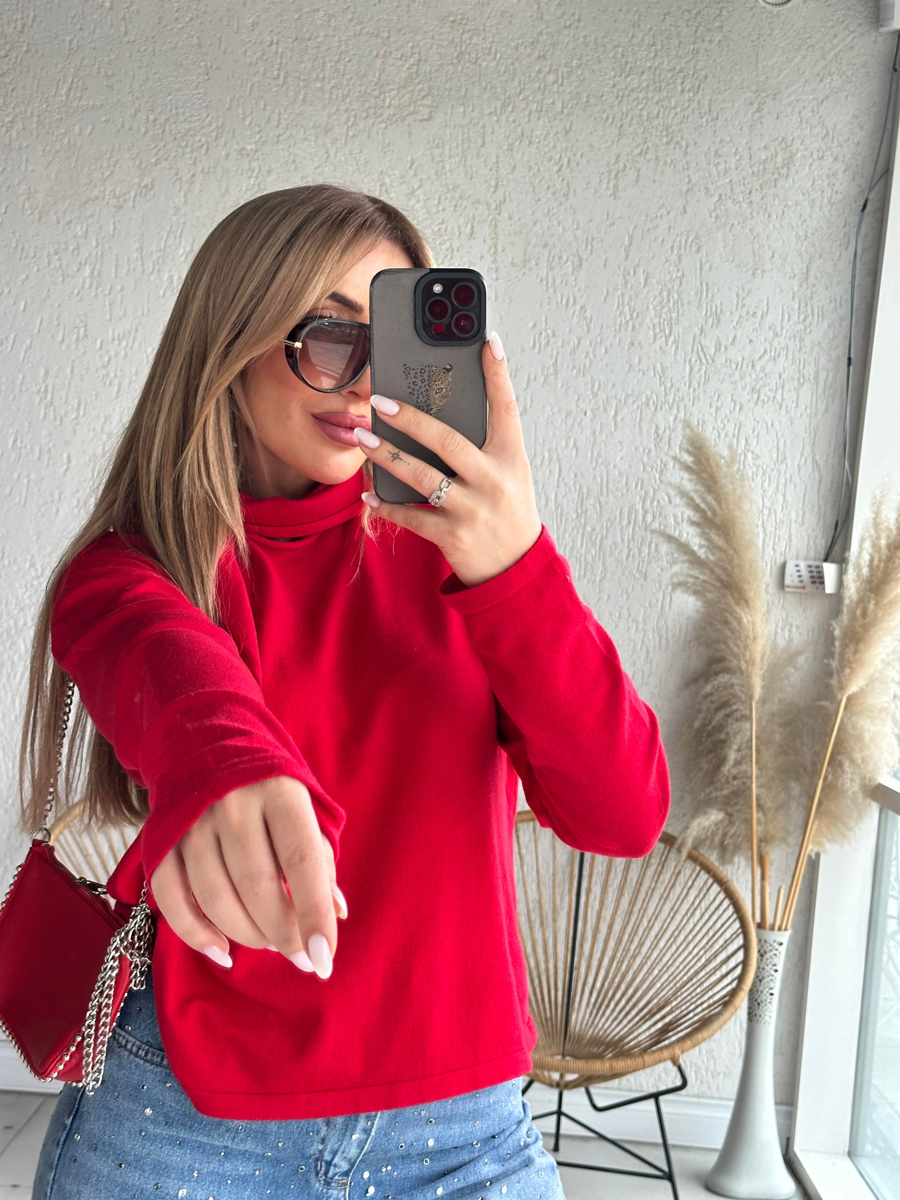 Kırmızı Fularlı Triko