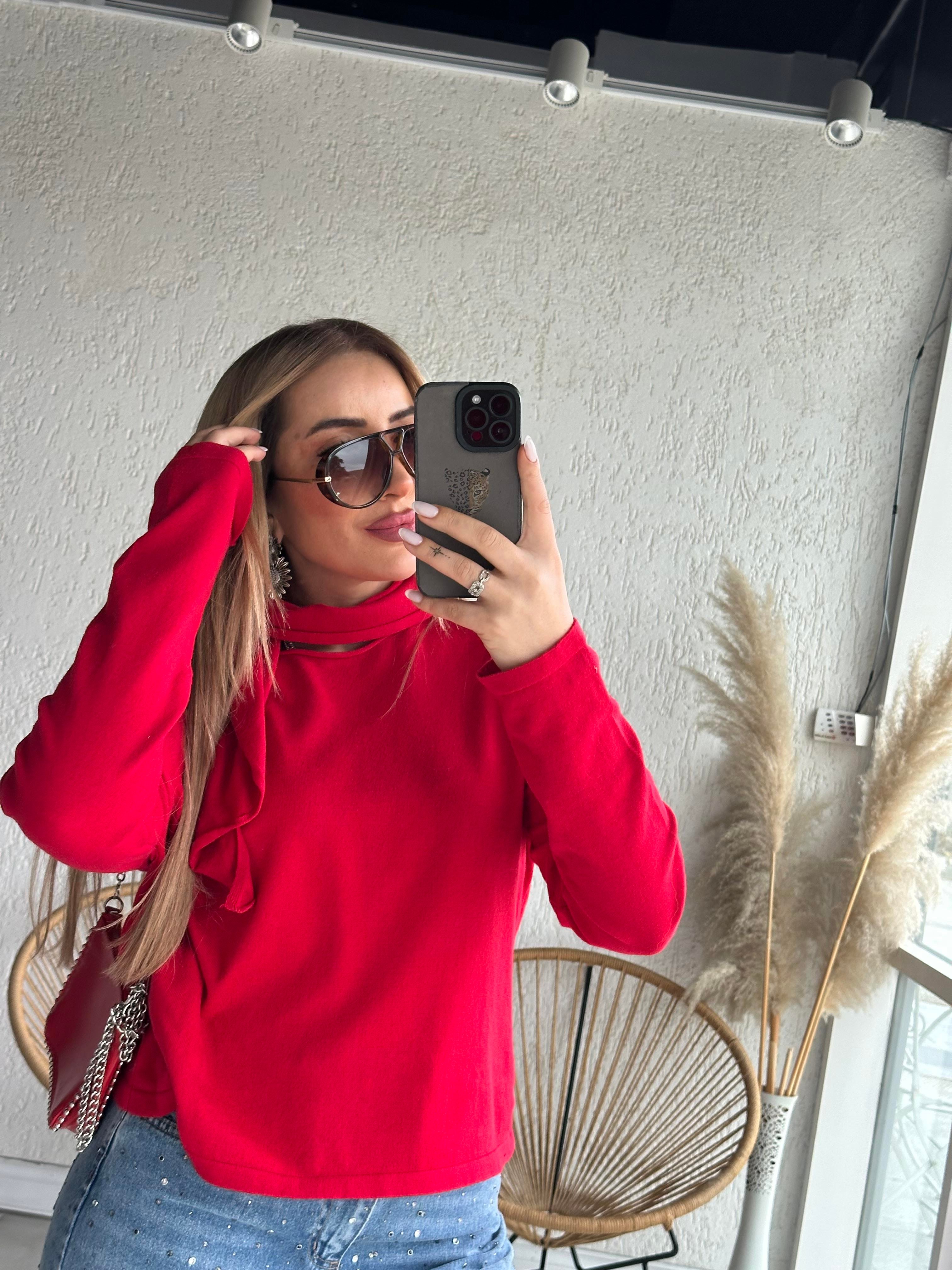 Kırmızı Fularlı Triko