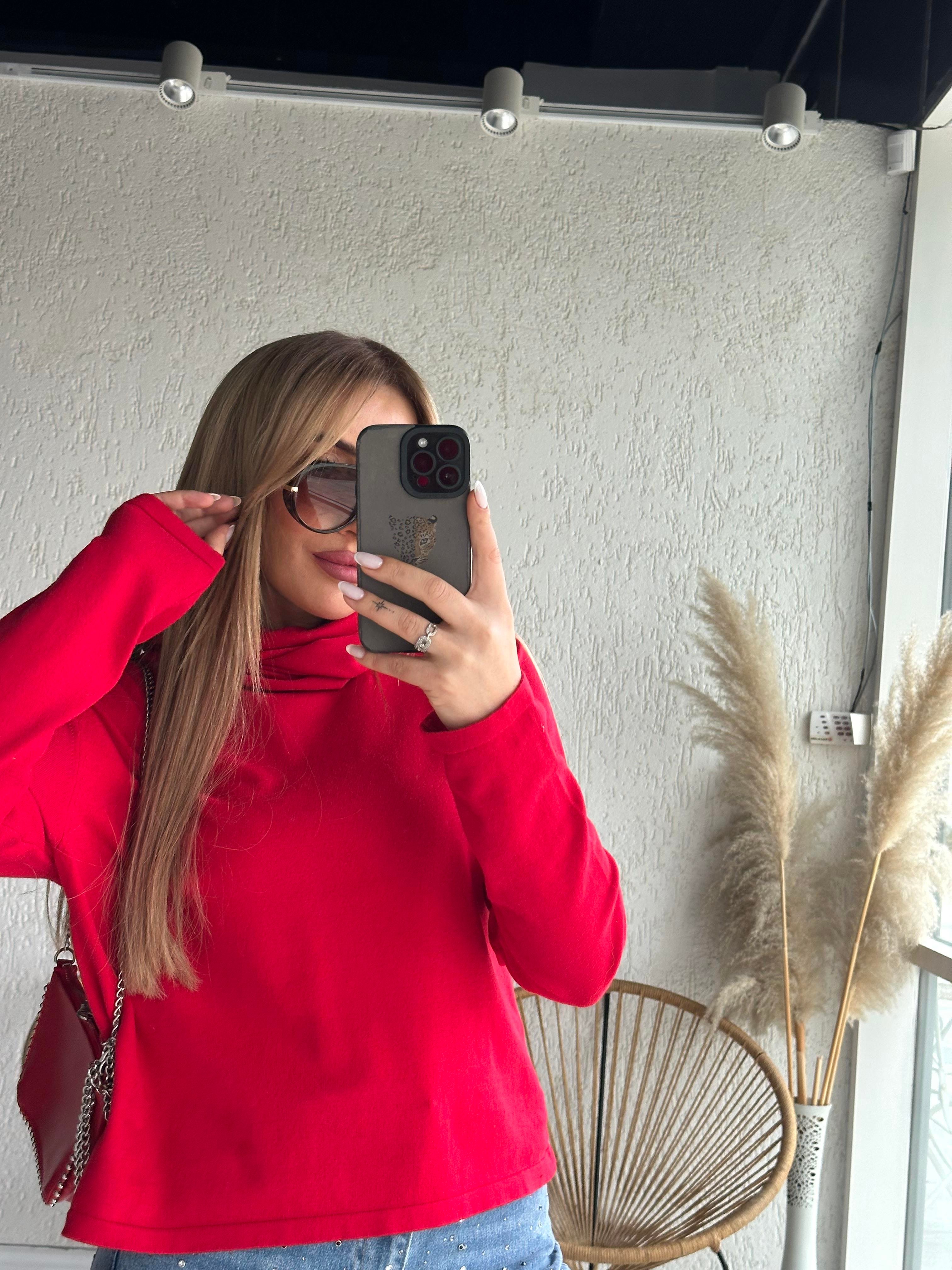 Kırmızı Fularlı Triko