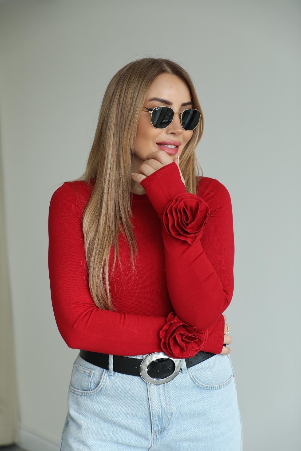 Kırmızı Gül Detaylı Bodysuit