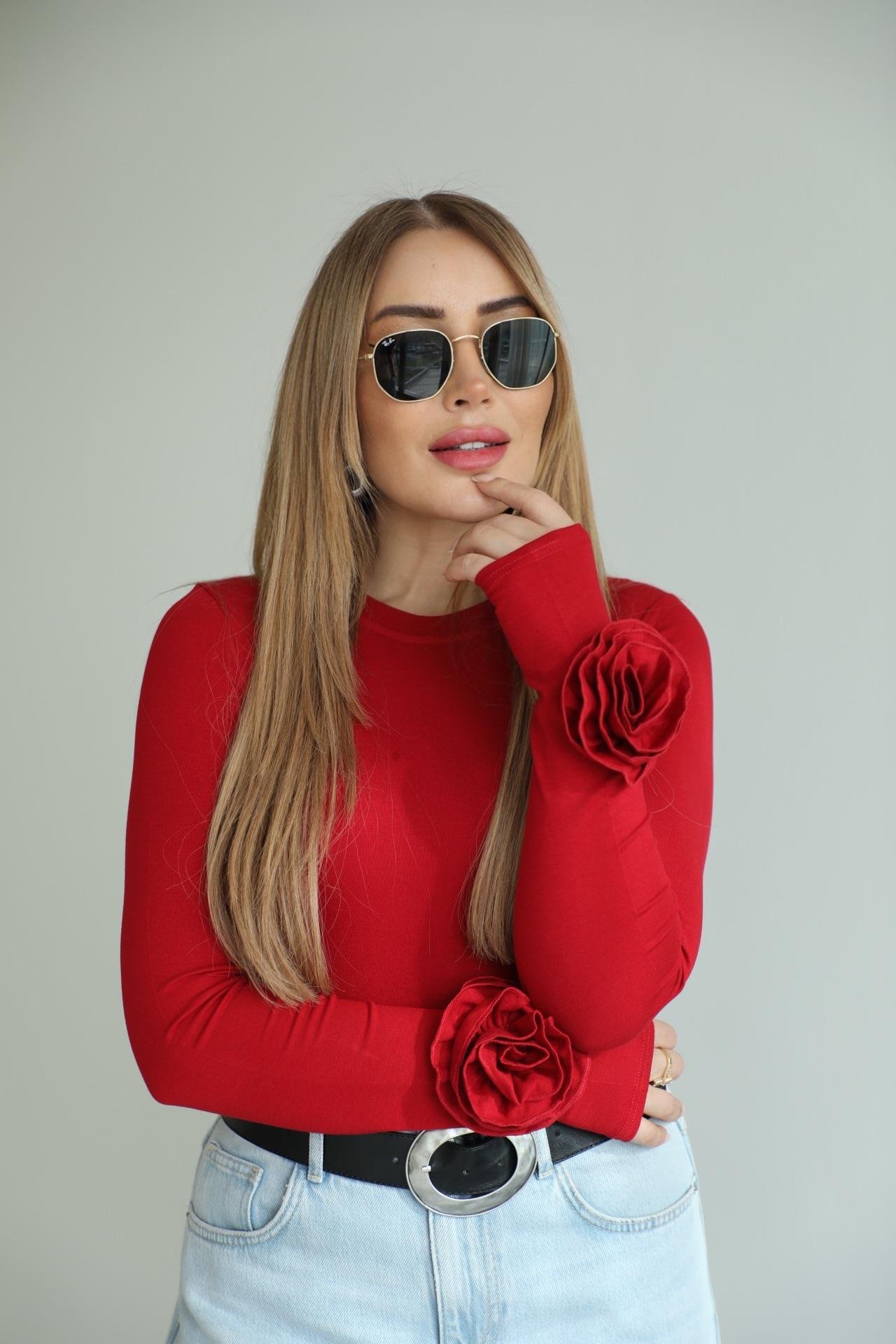 Kırmızı Gül Detaylı Bodysuit
