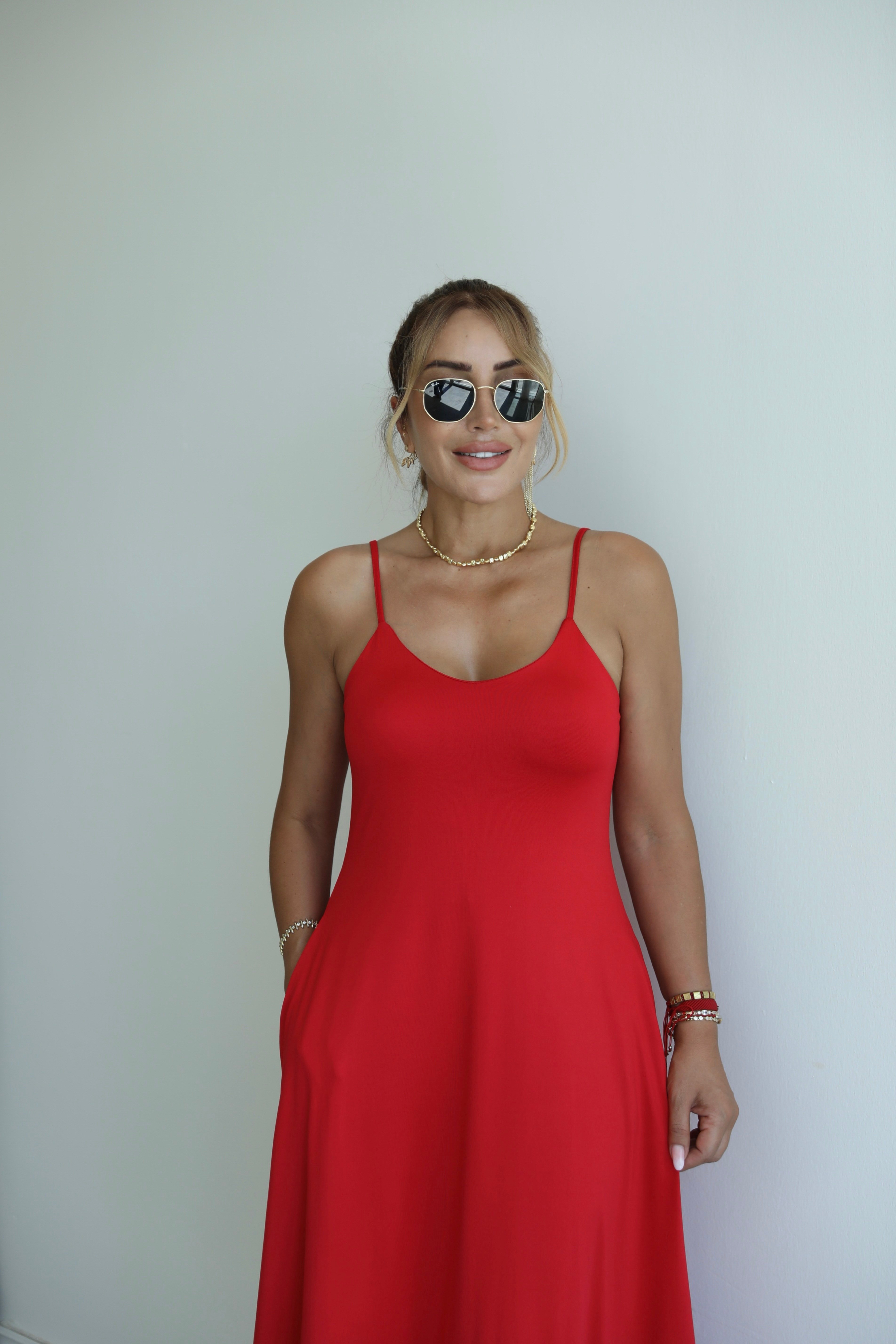 Kırmızı İnce Askılı Sandy Elbise 