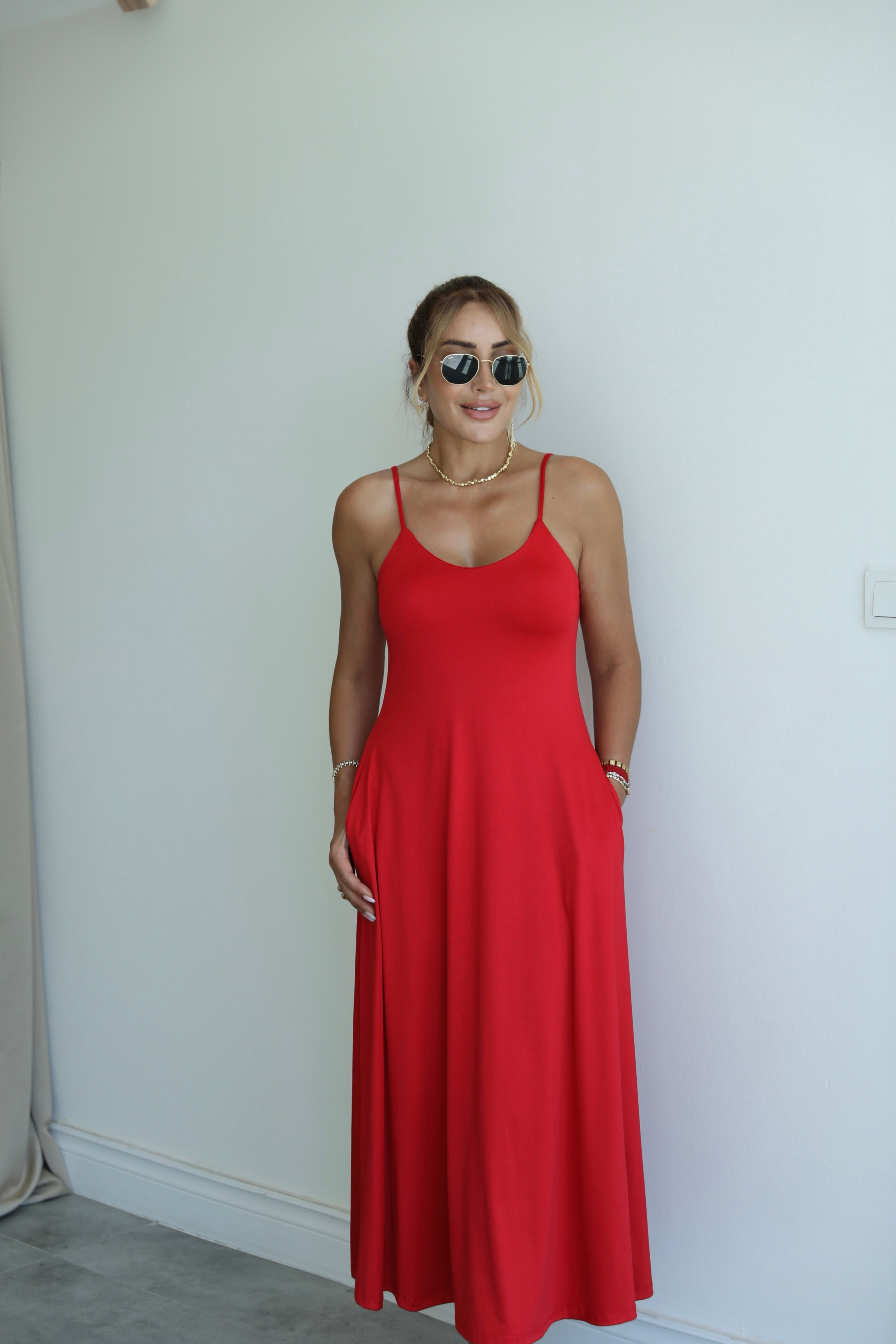 Kırmızı İnce Askılı Sandy Elbise 