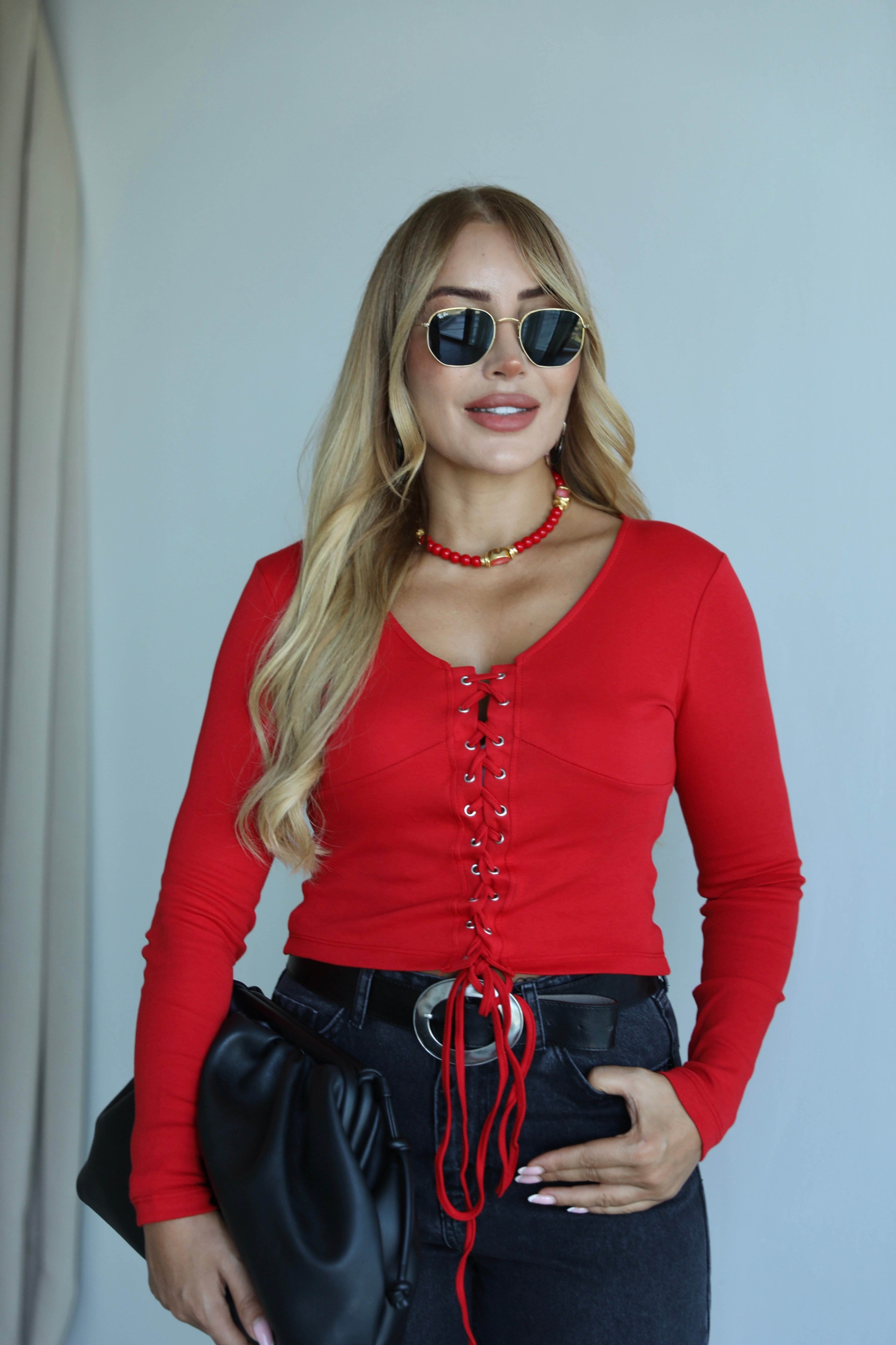 Kırmızı Kuşgözü Detaylı Bluz