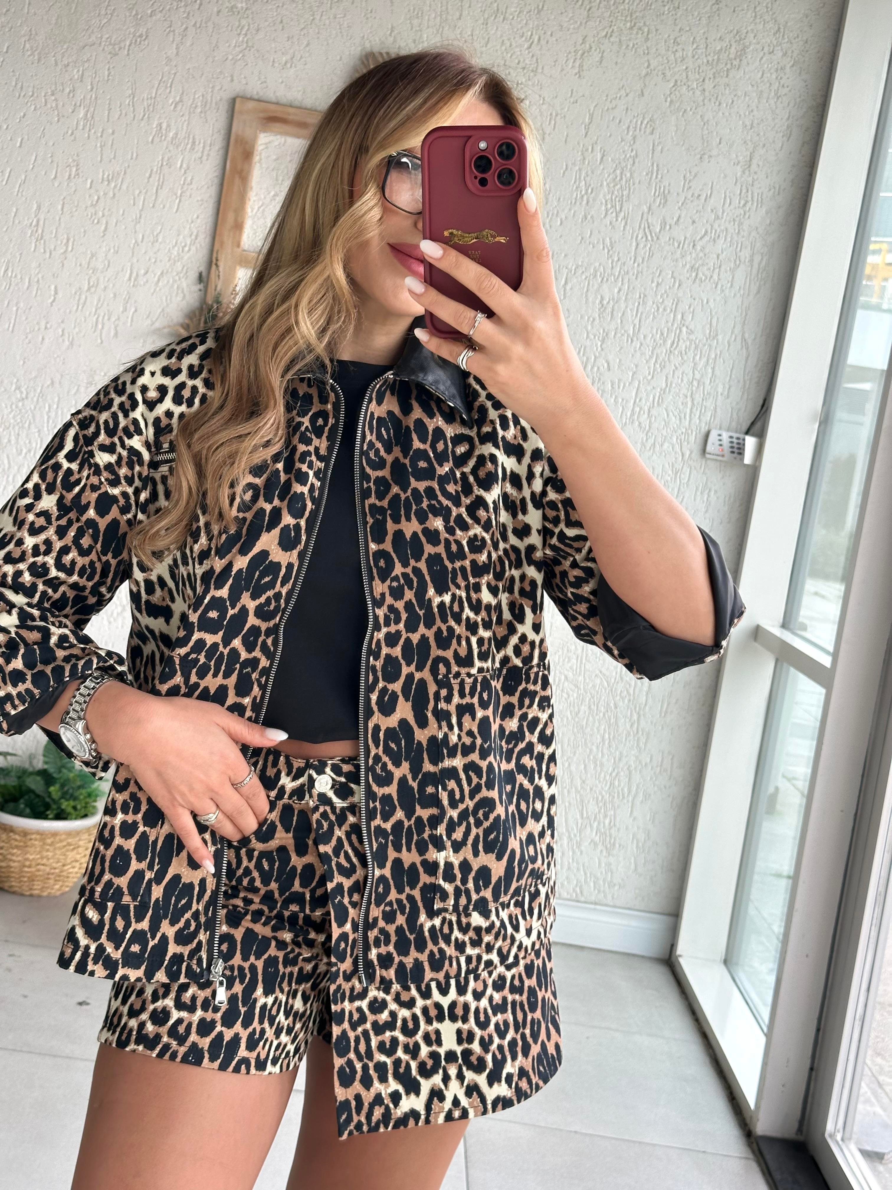Leopar Deri Yaka Detaylı Ceket