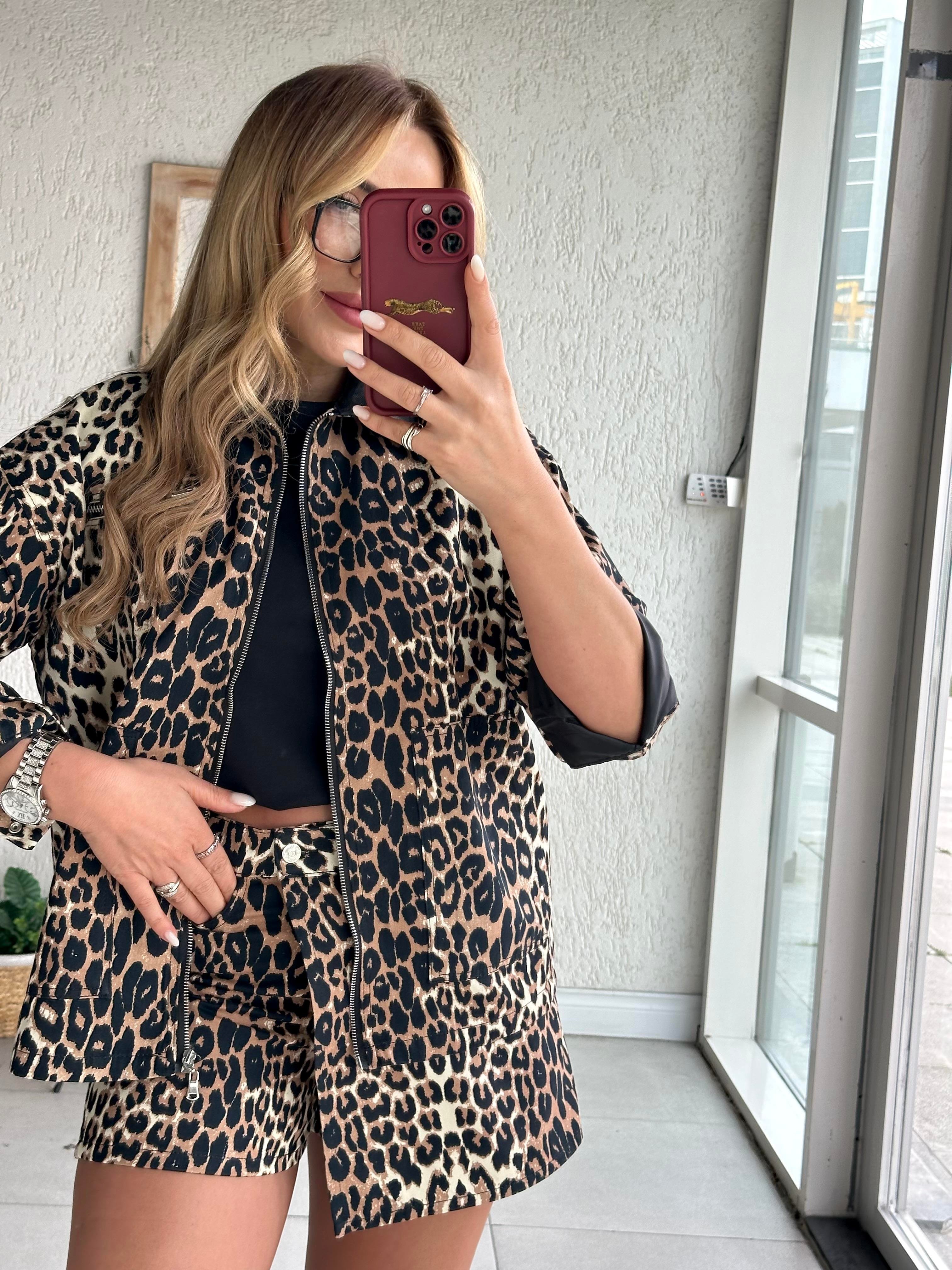 Leopar Deri Yaka Detaylı Ceket